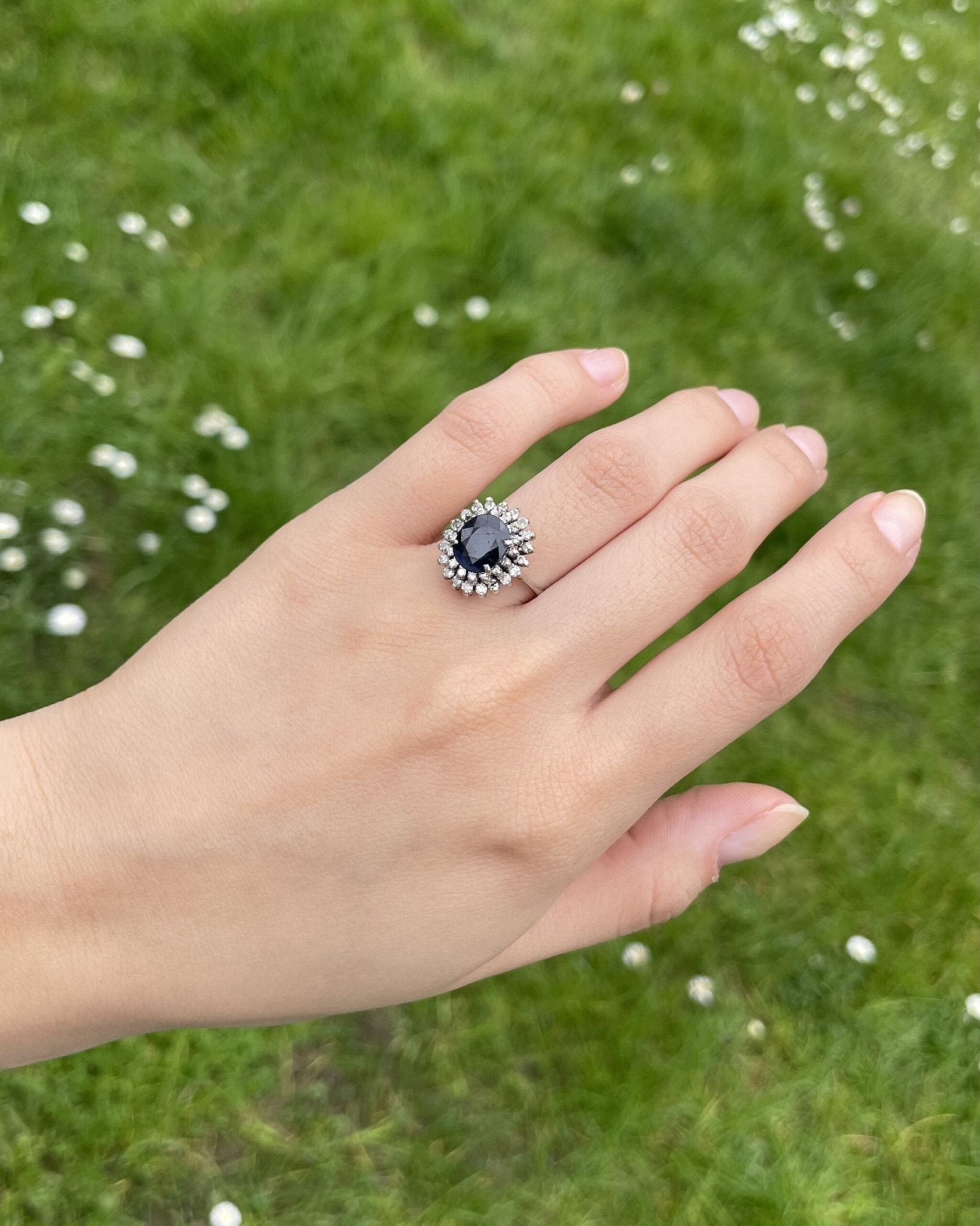 Bague Marguerite Saphir & 36 Diamants "Willelmina" - Elliade Paris