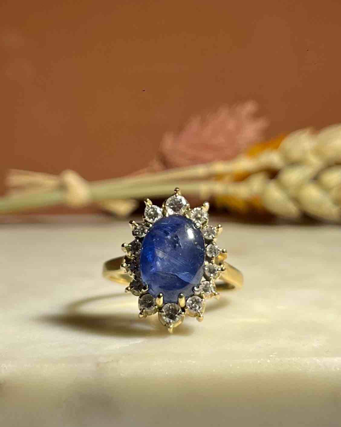 Bague Marguerite Saphir 4 carats & Diamants "Anja" - Elliade Paris