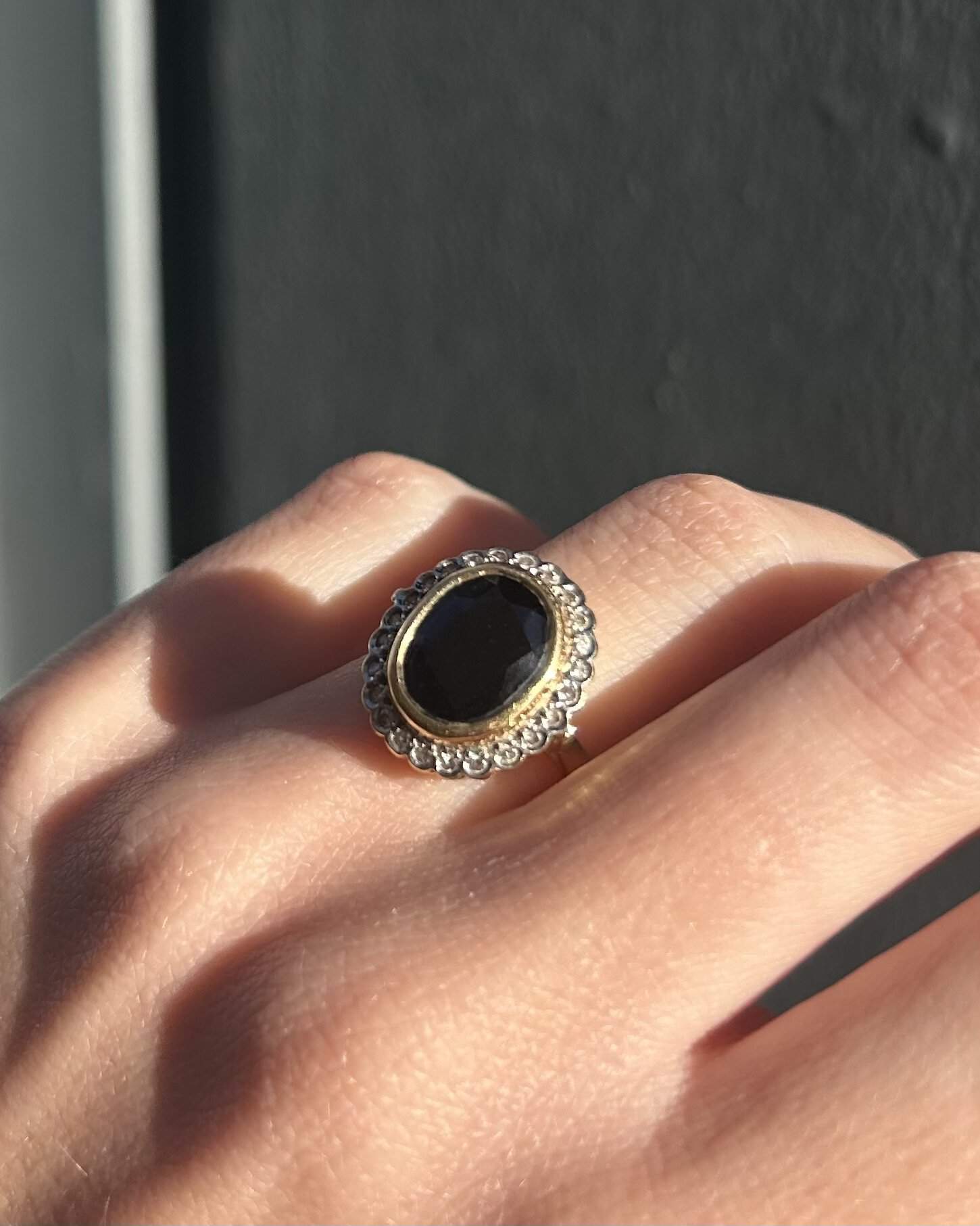 Bague Marguerite Saphir 4.10 carats & 24 Diamants "Imanda" - Elliade Paris