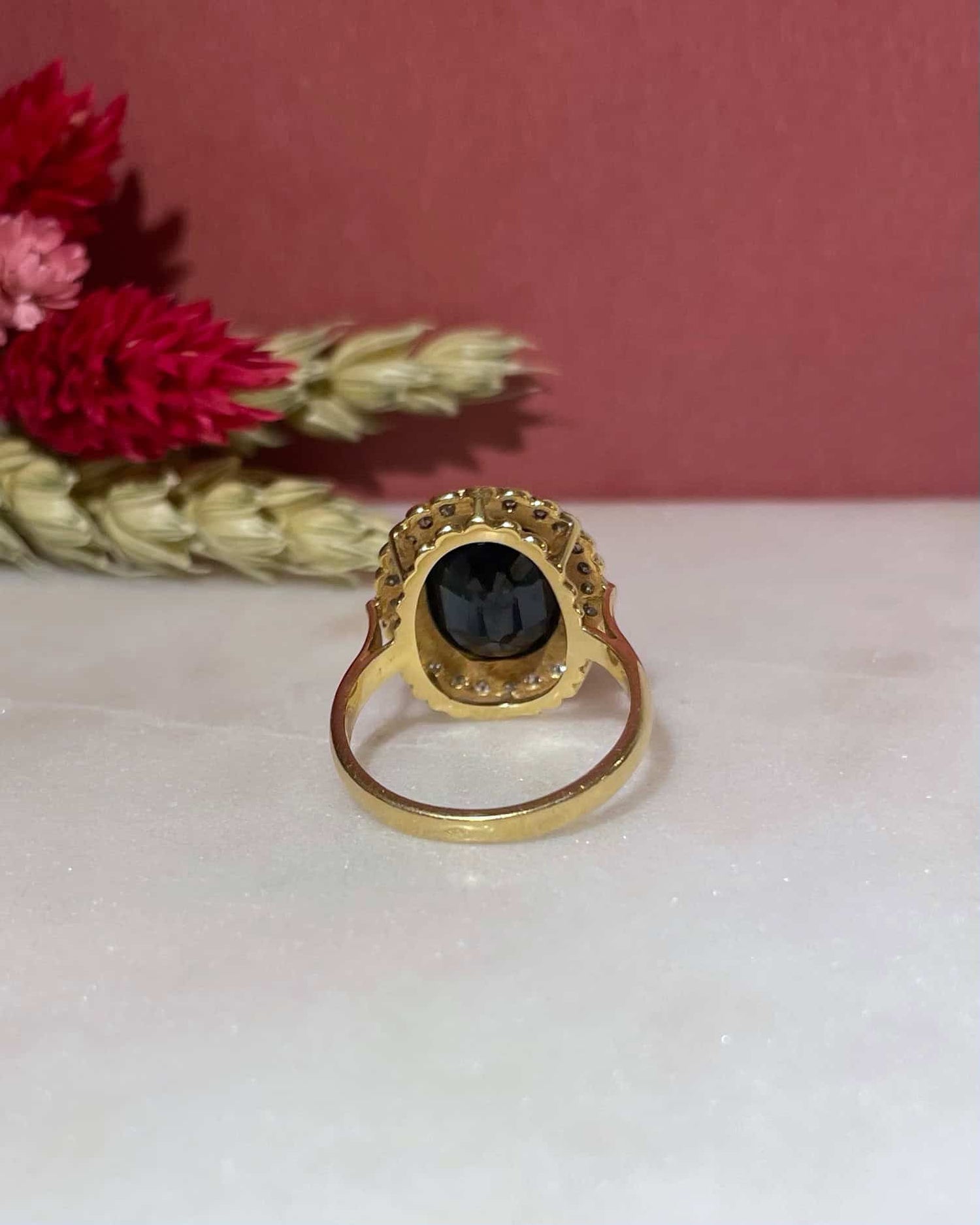 Bague Marguerite Saphir 4.10 carats & 24 Diamants "Imanda" - Elliade Paris