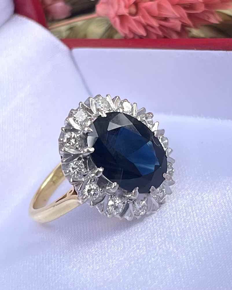 Bague Marguerite Saphir 5 carats & Diamants "Georgina" - Elliade Paris