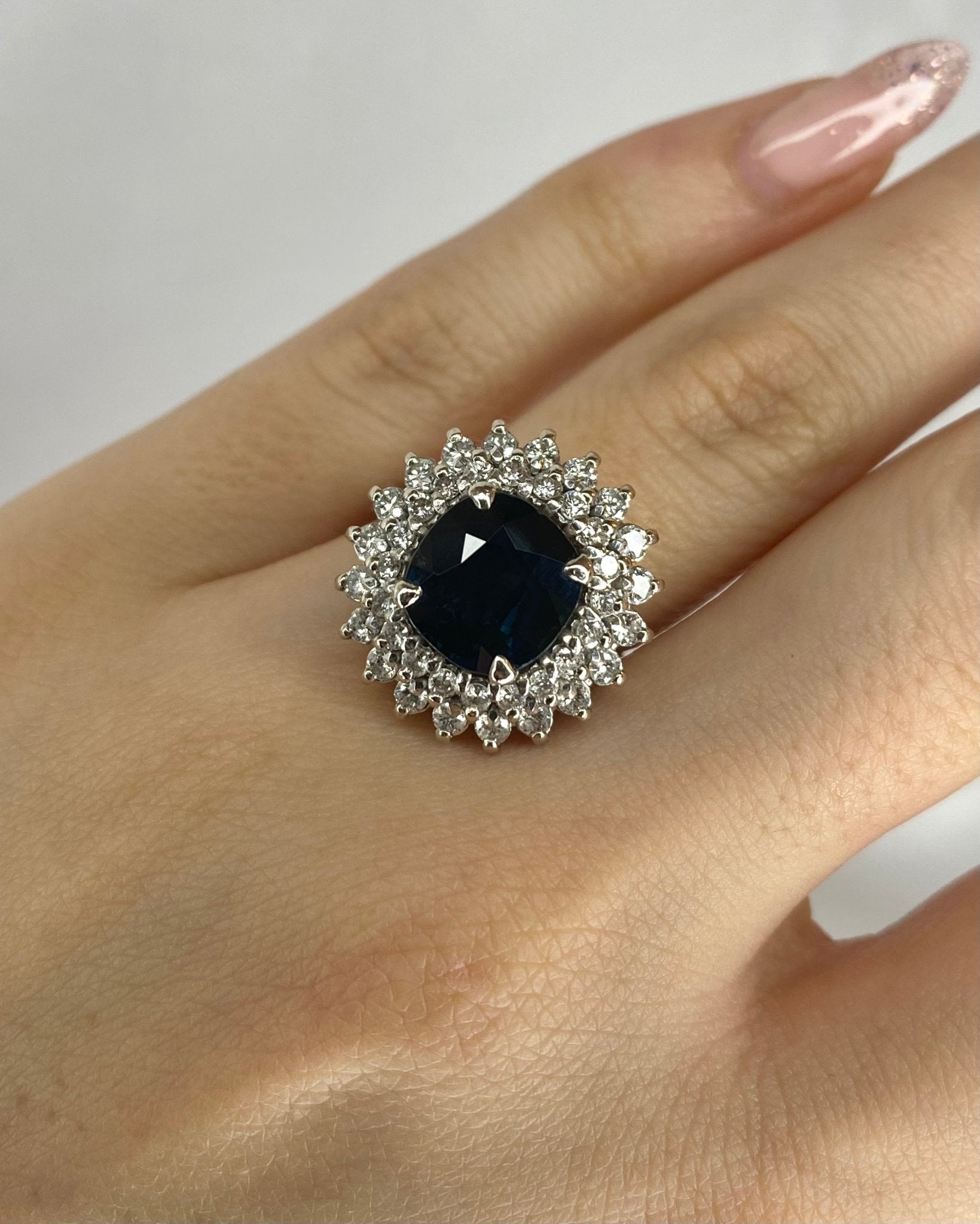 Bague Marguerite Saphir 5.30 carats & 40 Diamants "Cora" - Elliade Paris