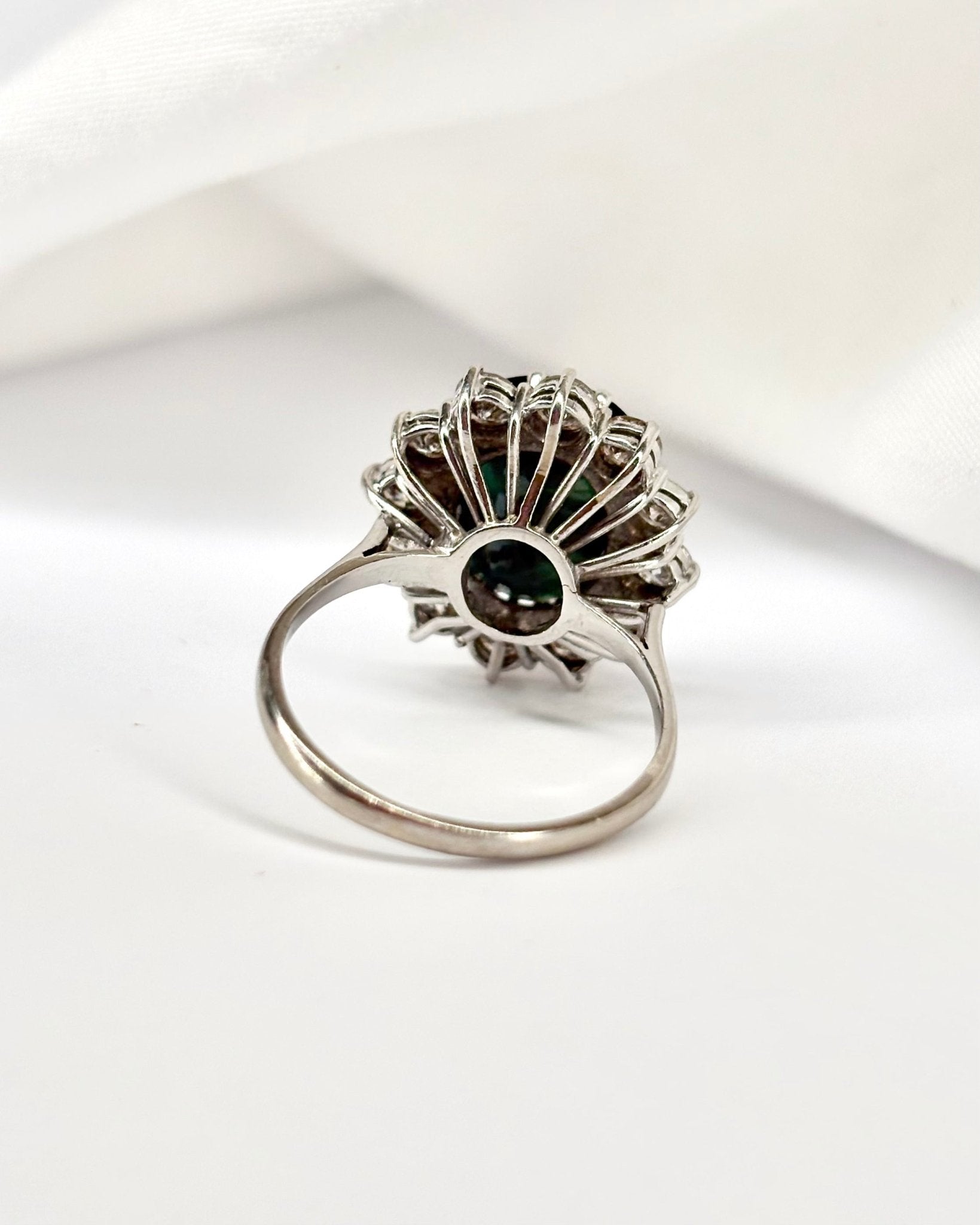 Bague Marguerite Saphir 5.30 carats & Diamants 0.60 carat "Bérenice" - Elliade Paris