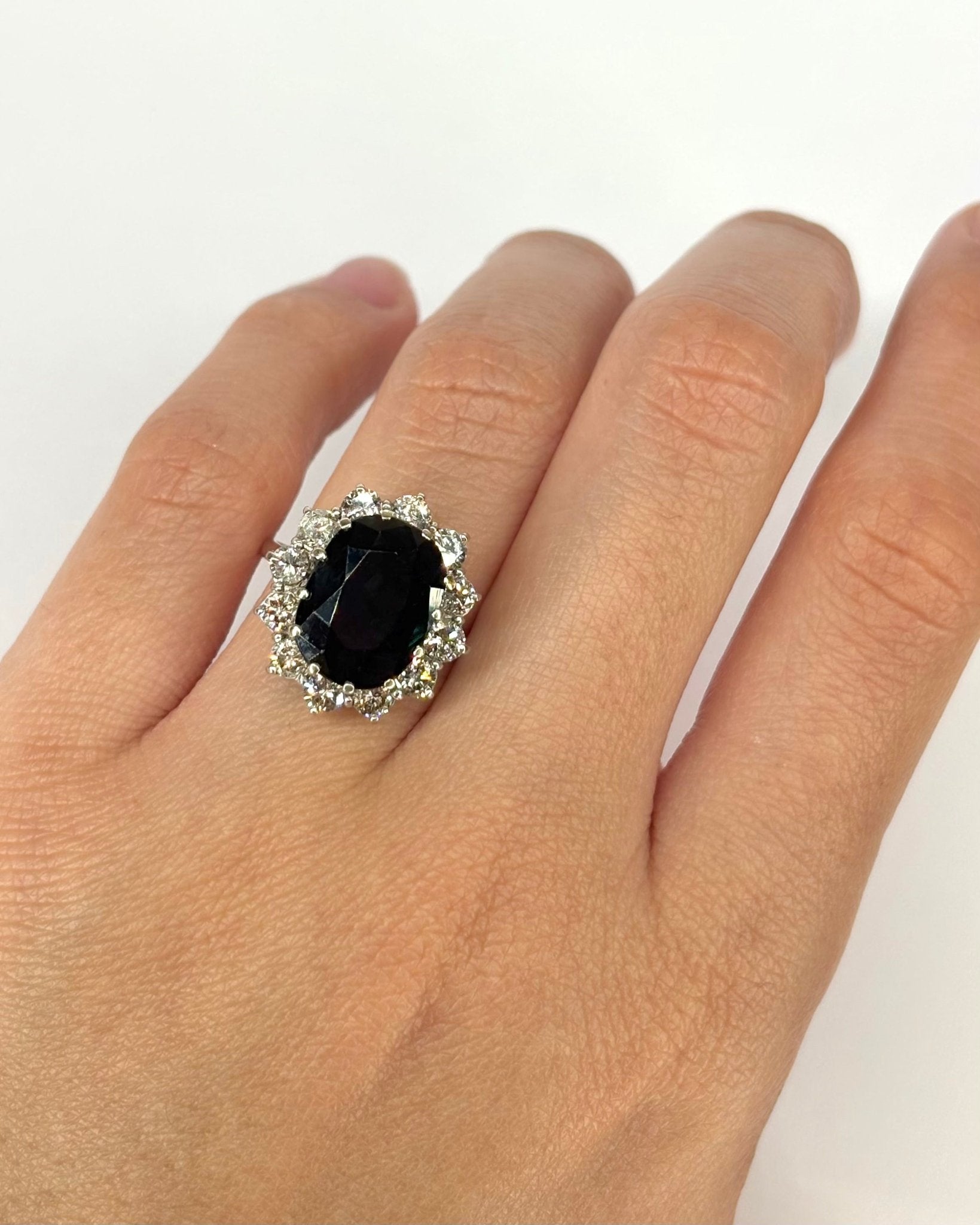 Bague Marguerite Saphir 5.30 carats & Diamants 0.60 carat "Bérenice" - Elliade Paris