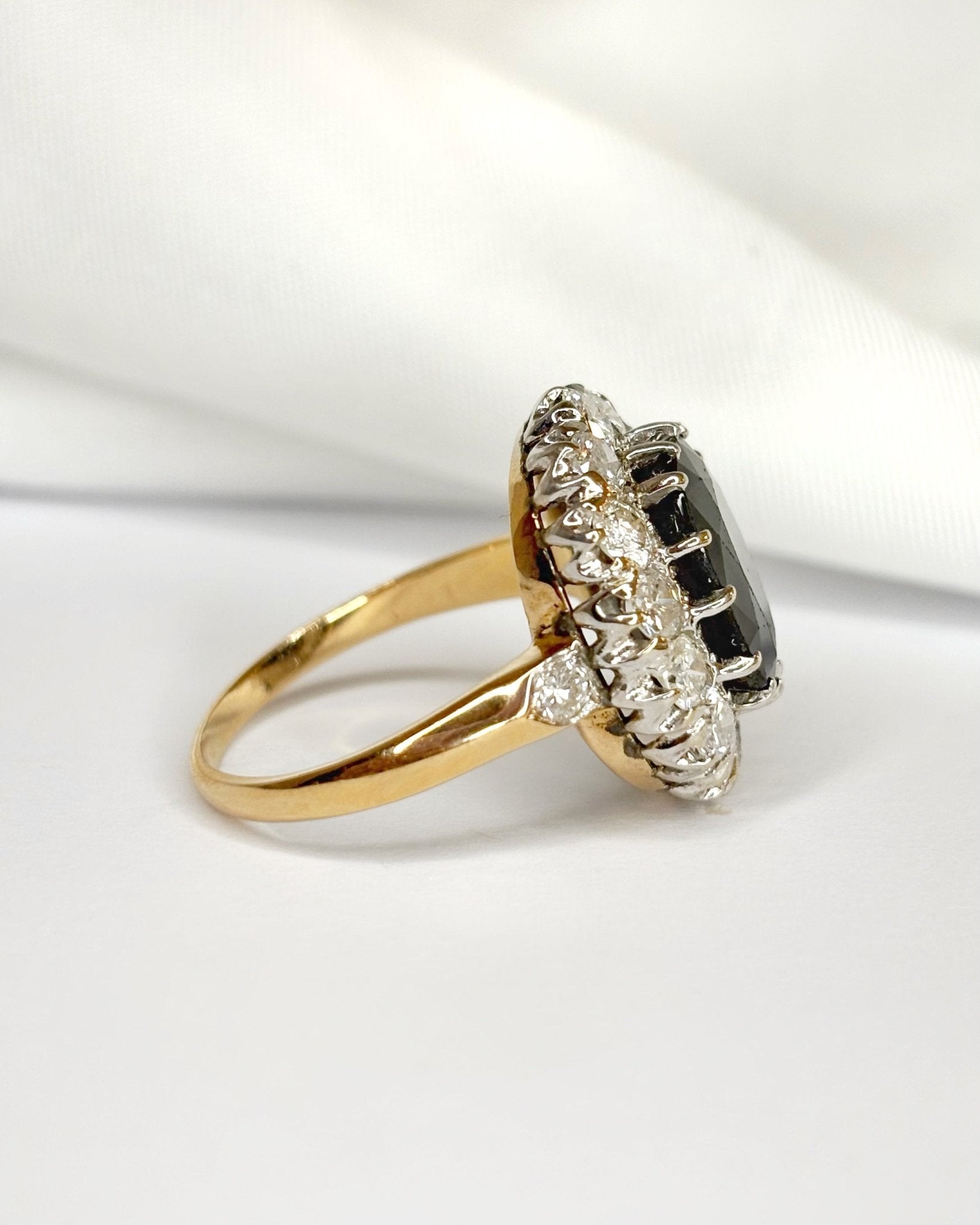 Bague Marguerite Saphir 5.50 carats & Diamants 1.50 carat "Charlotte" - Elliade Paris