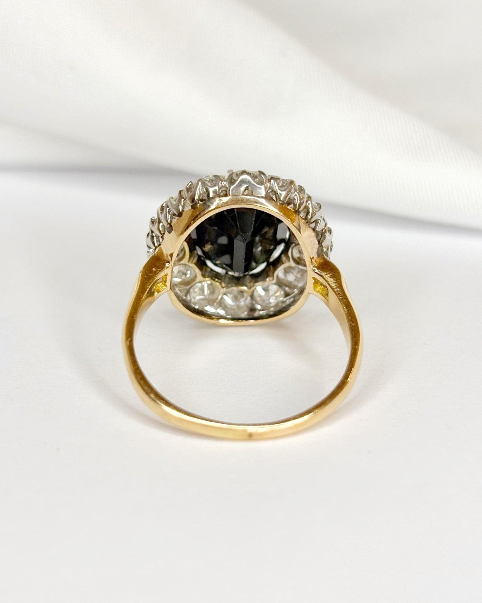 Bague Marguerite Saphir 5.50 carats & Diamants 1.50 carat "Charlotte" - Elliade Paris