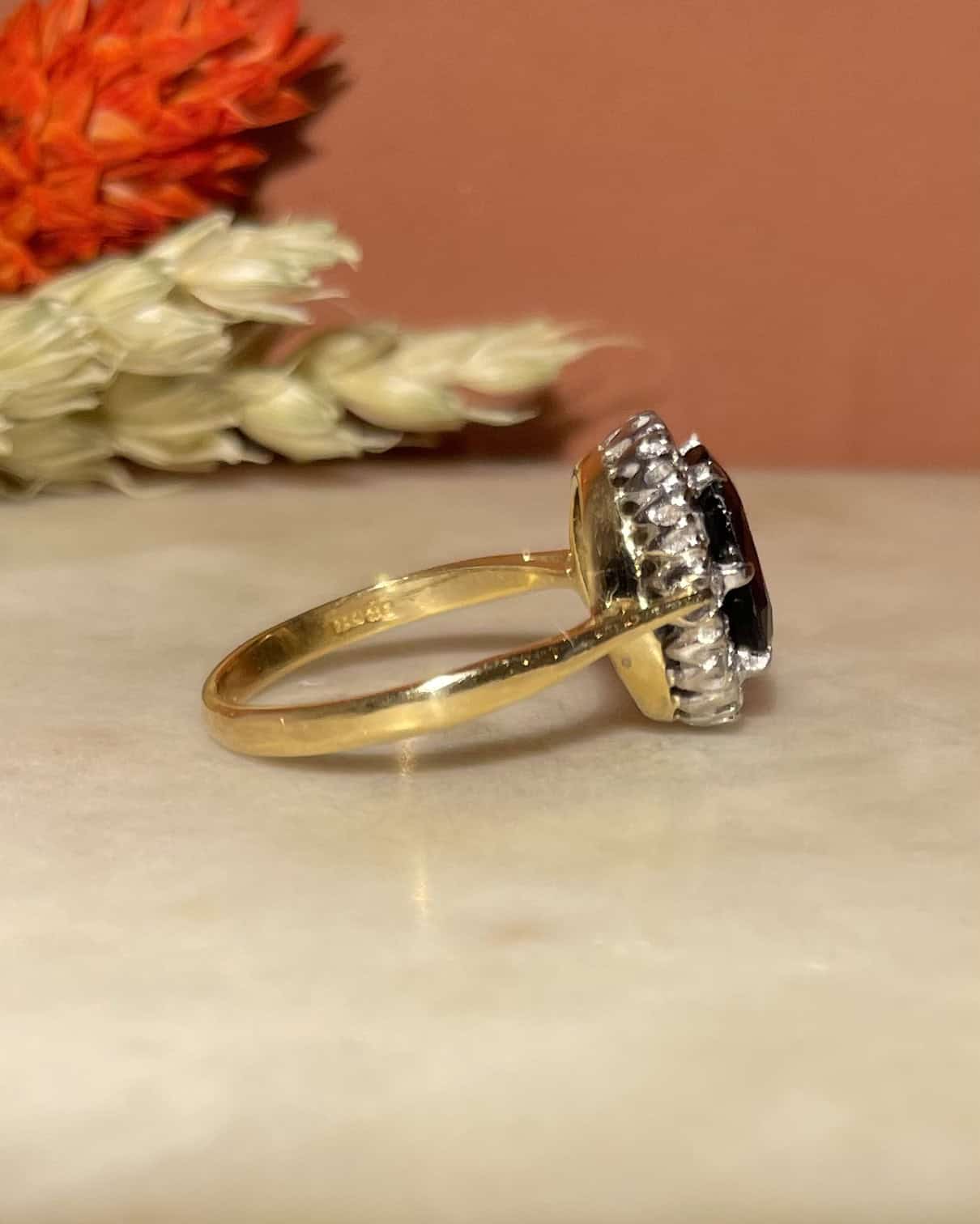 Anillo "Coralie" con margaritas de zafiro y diamantes de 1,80 quilates
