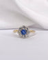 Bague Marguerite Saphir Bleu Ciel & 7 Diamants "Emeline" - Elliade Paris