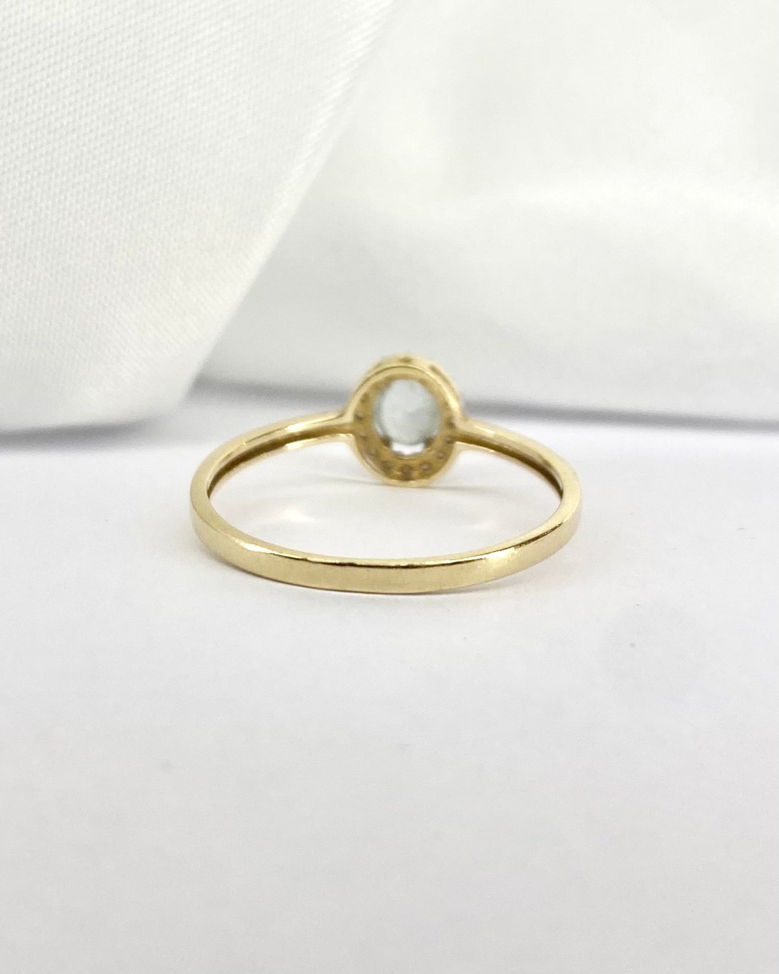 Bague Marguerite Saphir bleu clair 0.36 carat & 16 Diamants "Karine" - Elliade Paris