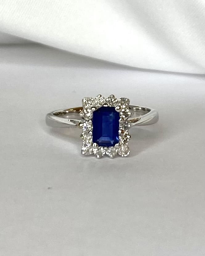 Bague Marguerite Saphir Bleu Roi 0.62 carat & Diamants 0.42 carat "Kaina" - Elliade Paris