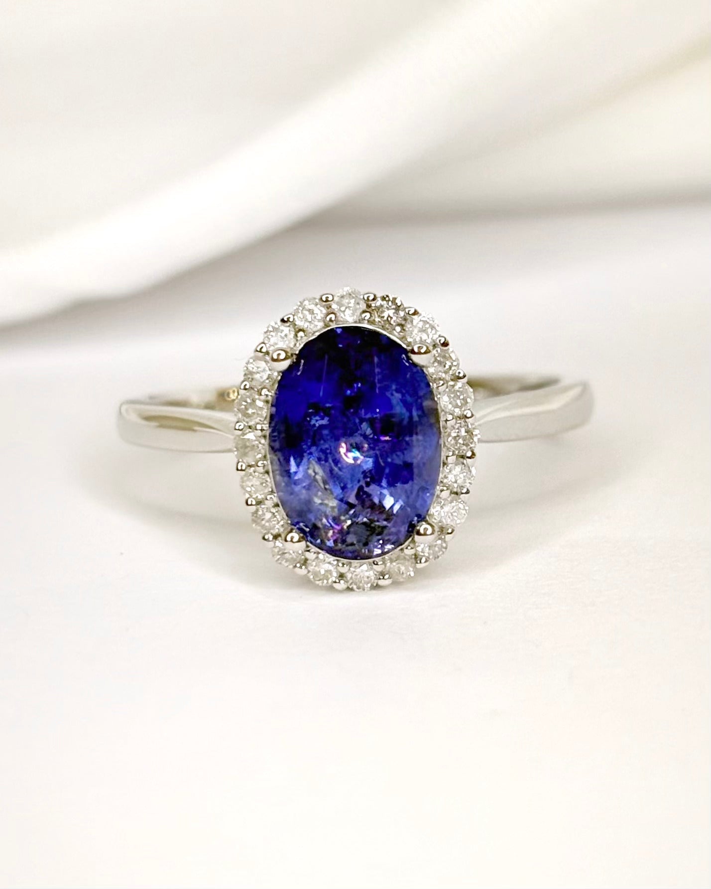 Bague Marguerite Saphir Ceylan 2.51 carats & Diamants 0.20 carat "Lana" - Elliade Paris