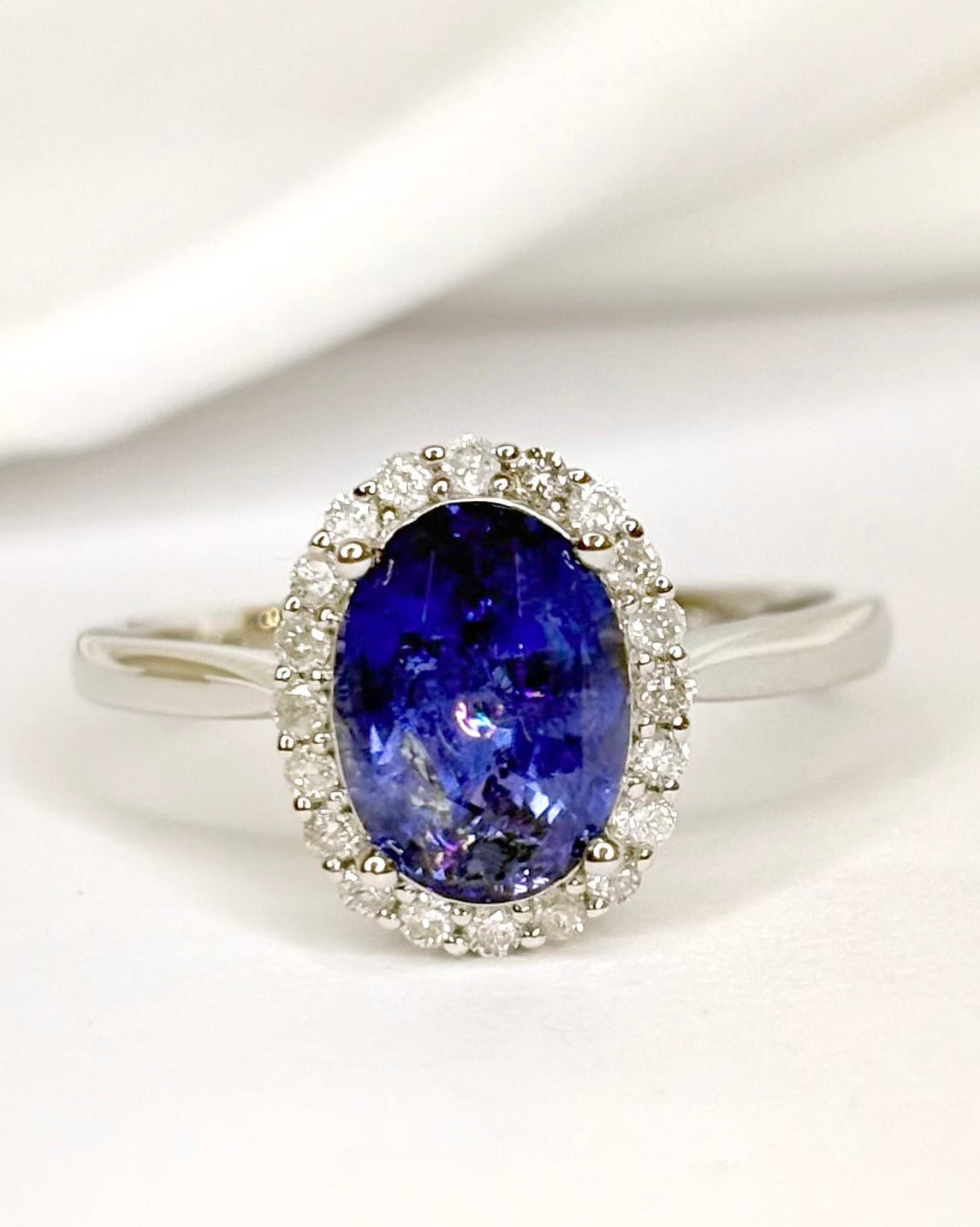 Bague Marguerite Saphir Ceylan 2.51 carats & Diamants 0.20 carat "Lana" - Elliade Paris