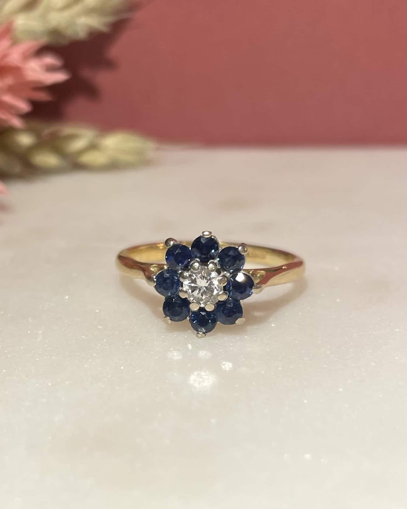 Bague Marguerite Saphirs coeur Diamant 0.20 carat "Sofia "