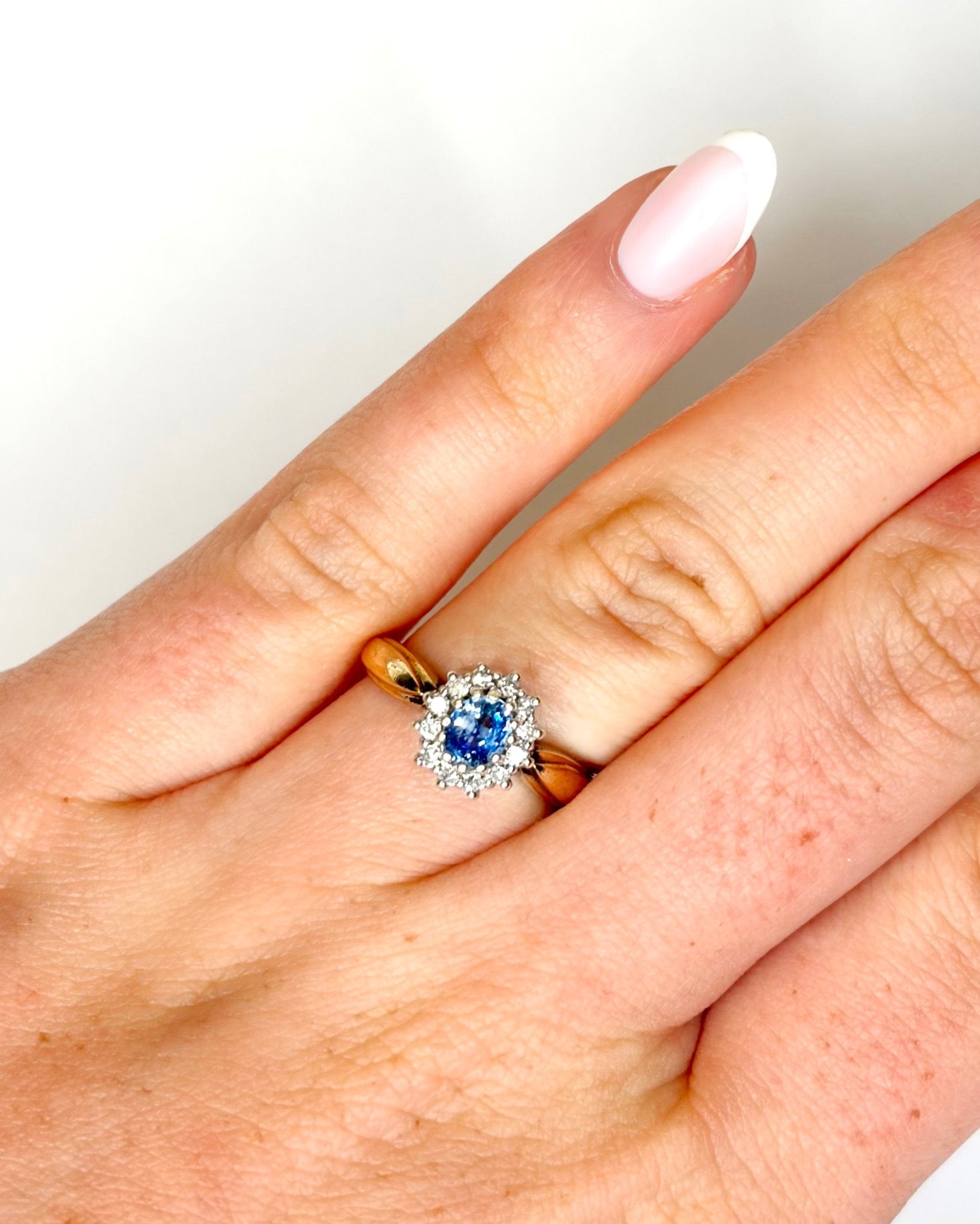 Bague Marguerite Saphir Cornflower 0.50 ct & Diamants "Lisa" - Elliade Paris