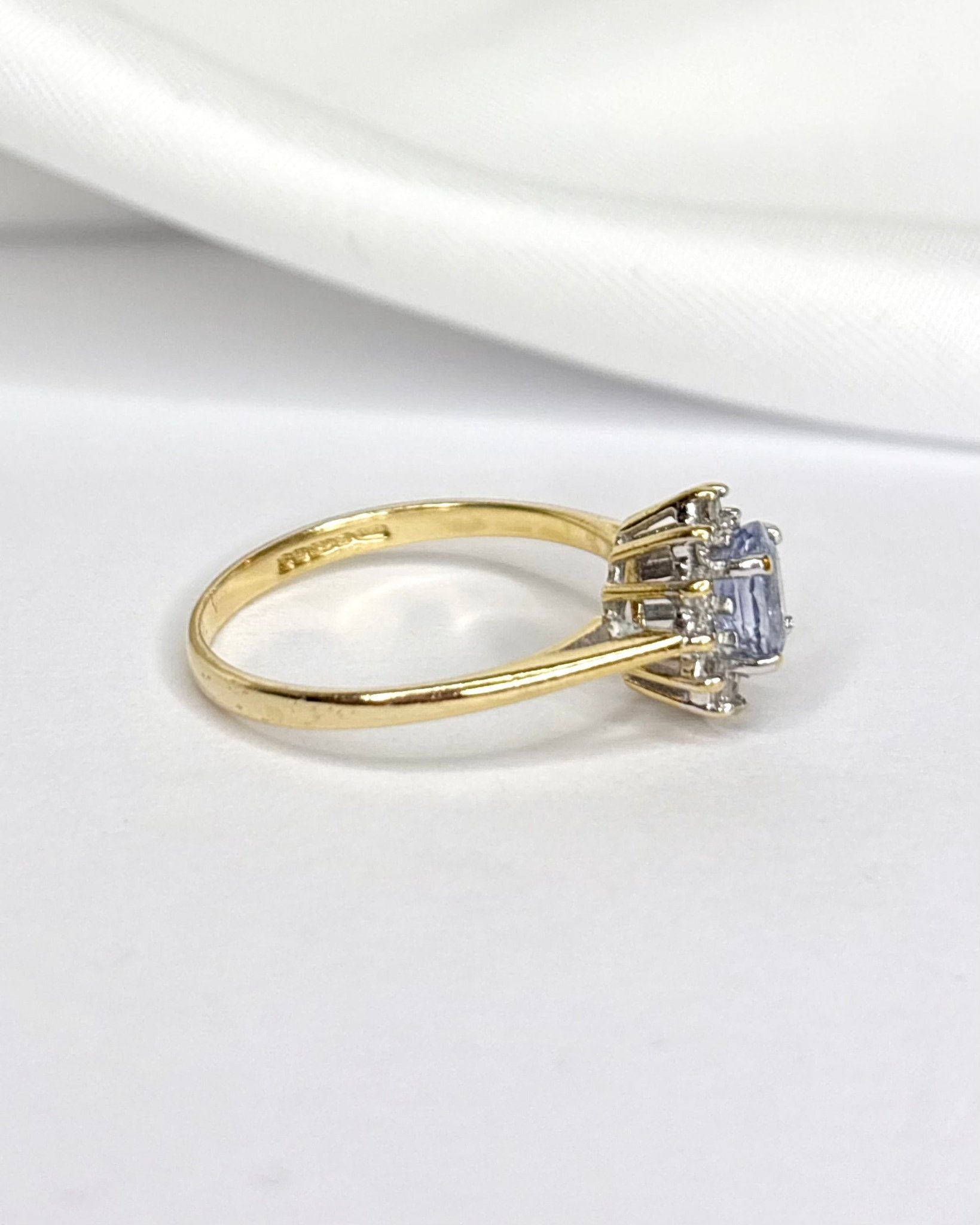 Bague Marguerite Saphir Cornflower 0.64 carat & Diamants "Melina" - Elliade Paris