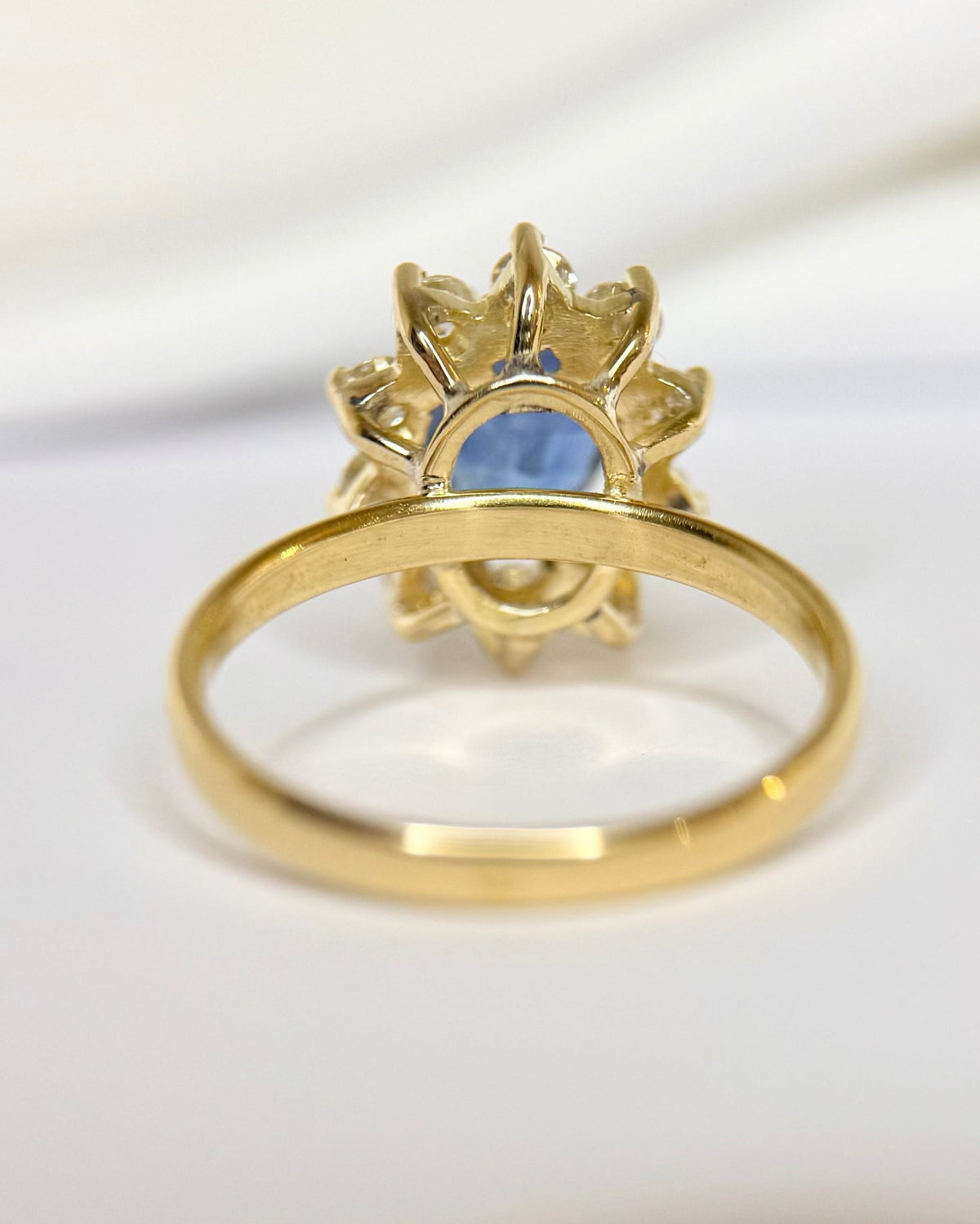 Bague Marguerite Saphir Cornflower 1.45 carat & Diamants 0.70 carat F/VVS 4,43g "Adriana" - Elliade Paris