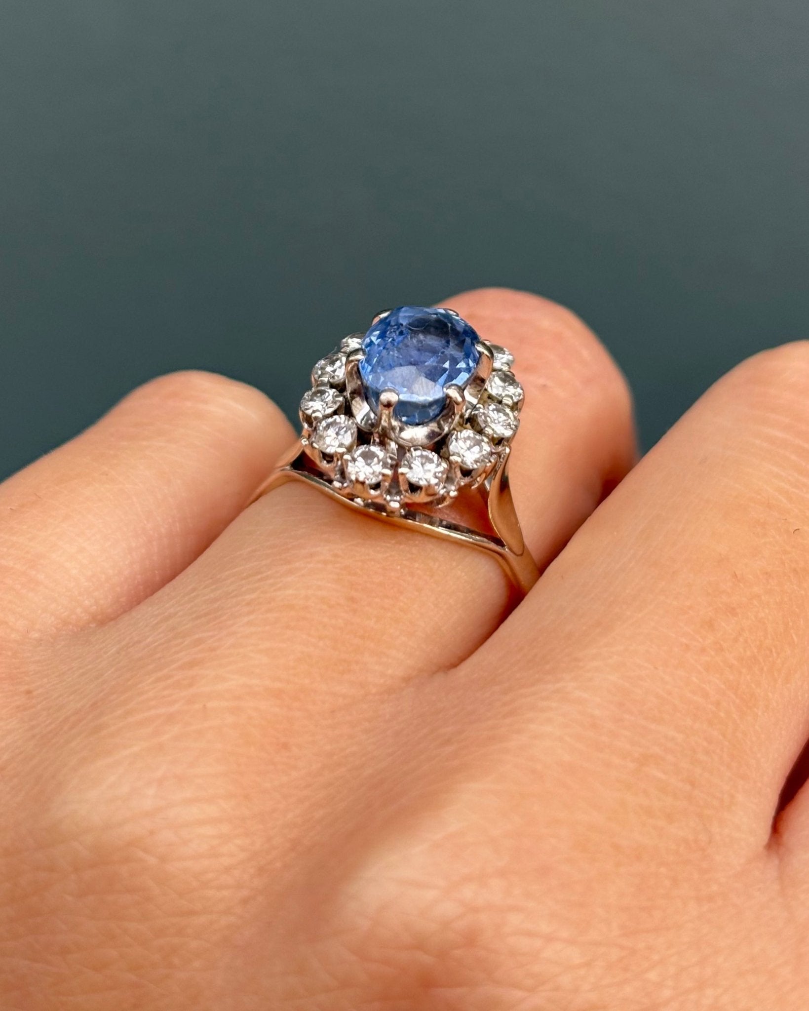 Bague Marguerite Saphir cornflower 2.35 carats & Diamants 0.48 carat "Sienna" - Elliade Paris