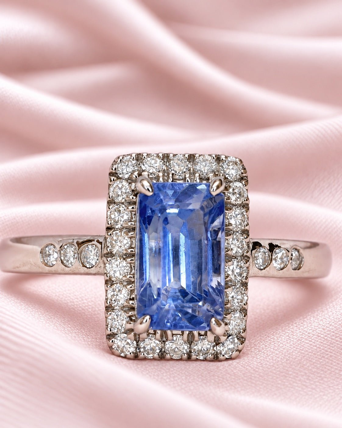 Bague Marguerite Saphir Cornflower de Ceylan 1.88 carat & Diamants 0.30 carat "Irene" - Elliade Paris