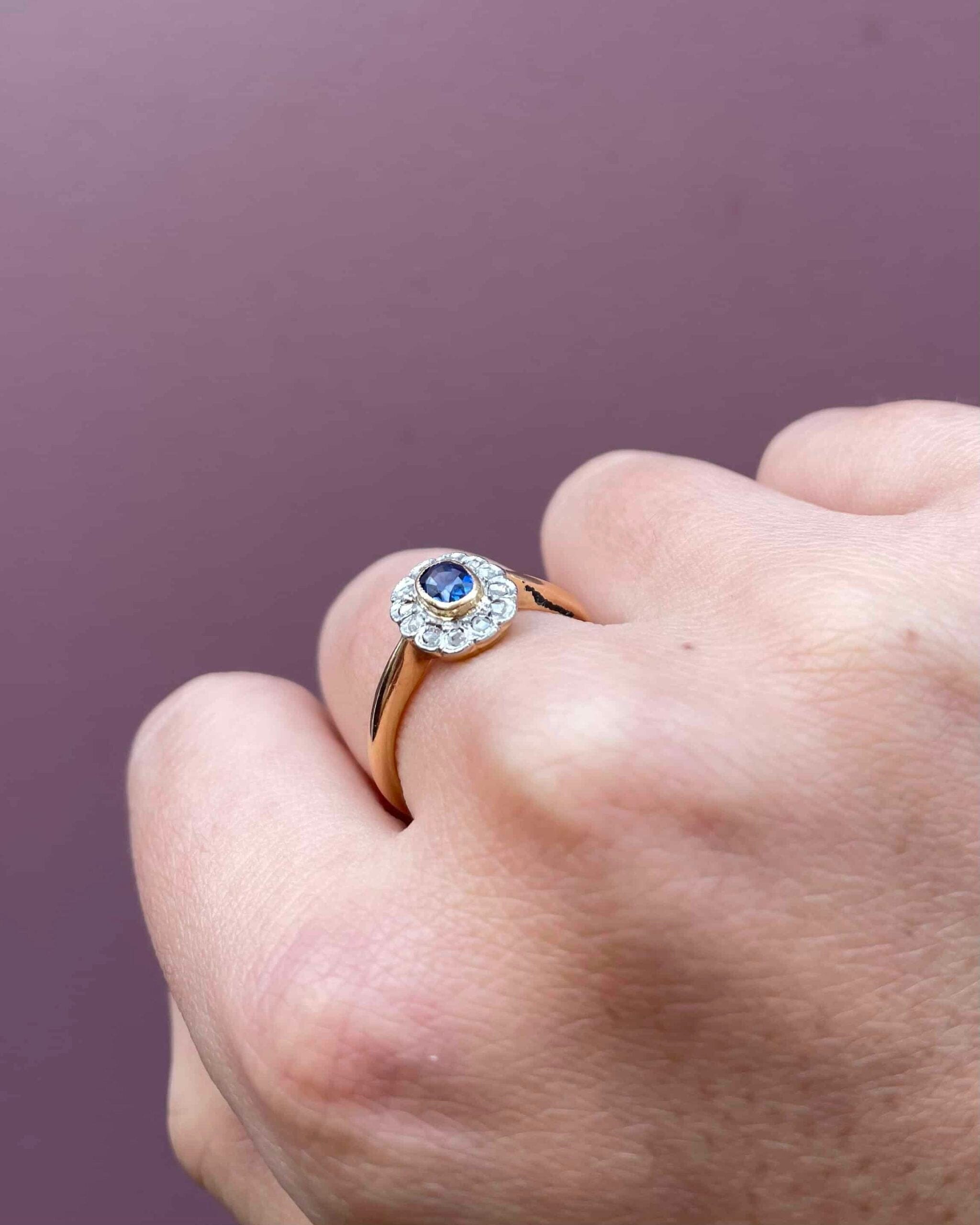 Bague Art-Déco Marguerite Saphir & Diamants "Loevana" - Elliade Paris