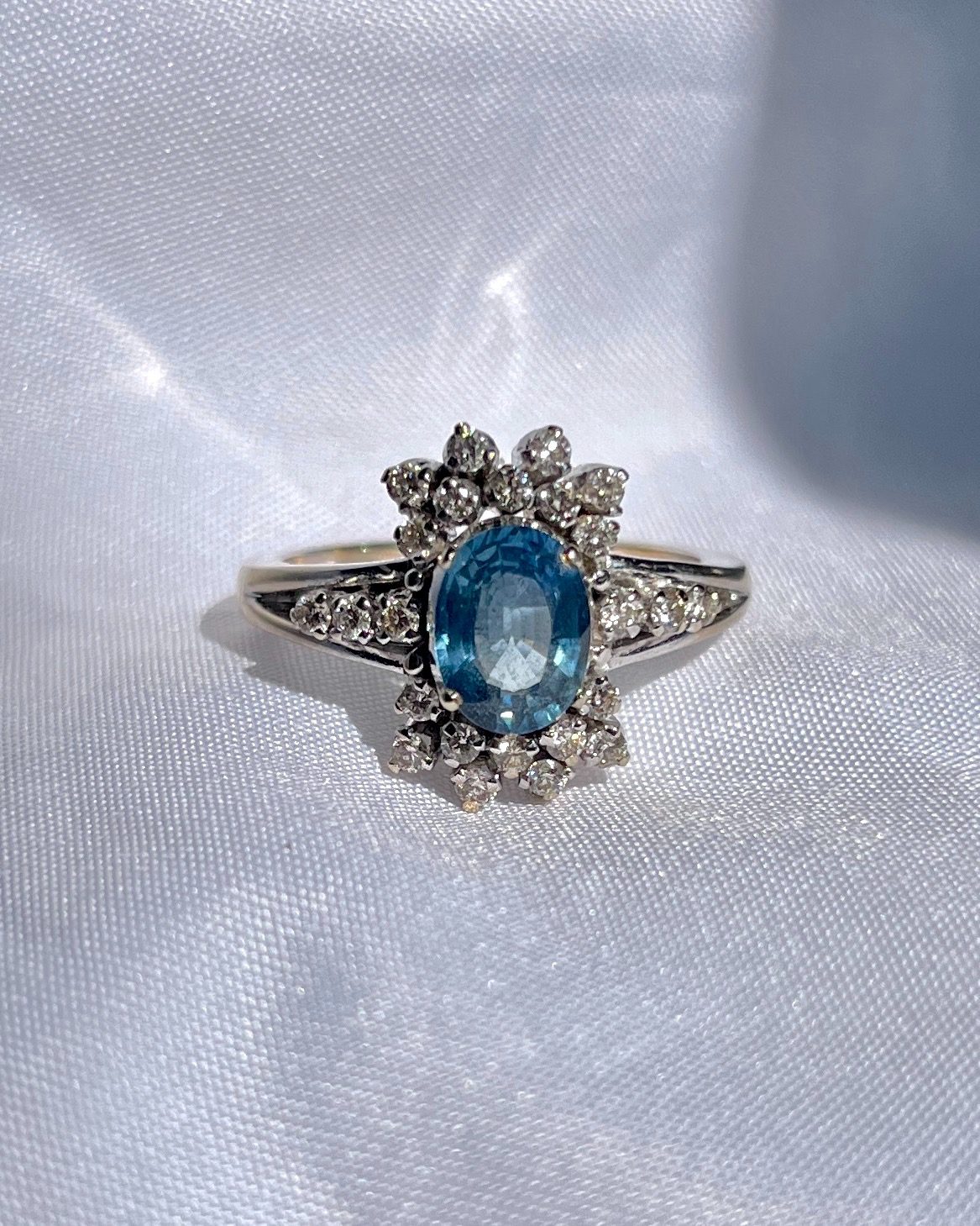 Bague Marguerite Saphir et diamants "Caroline" - Elliade Paris
