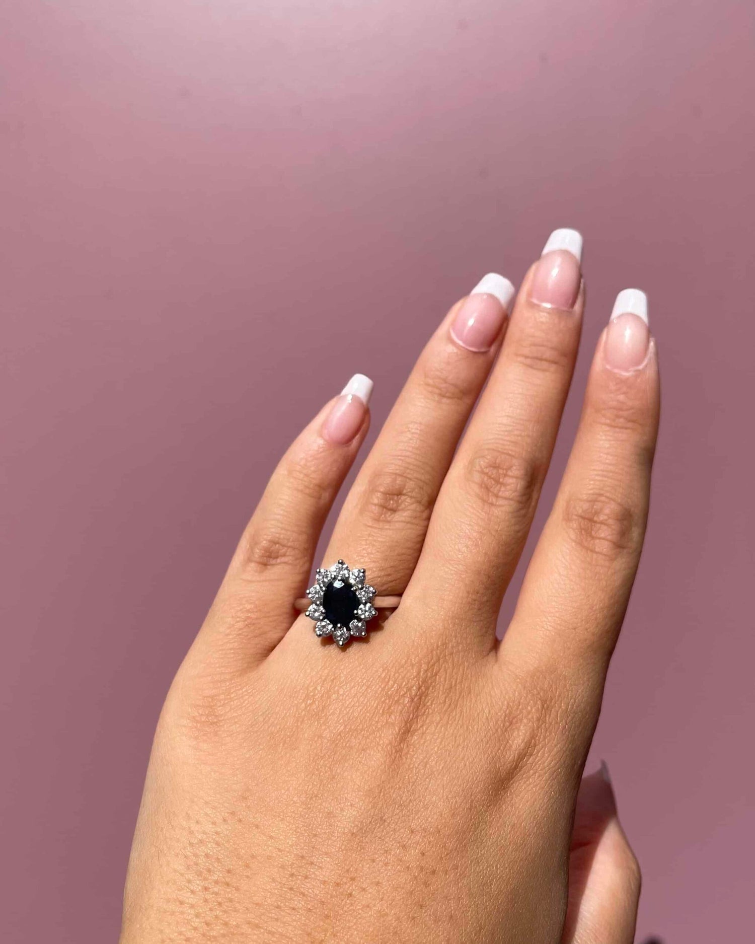 Anillo "Leila" con margaritas de zafiro y diamantes de 1,20 quilates