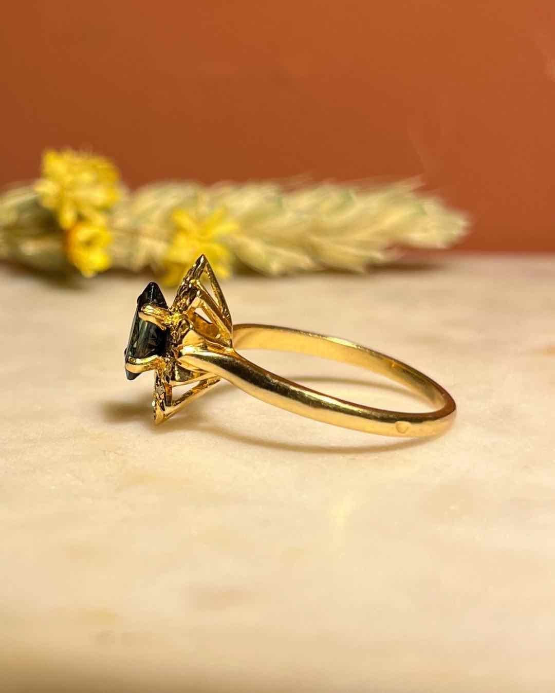 Bague Marguerite Saphir et Diamants "Léria" - Elliade Paris