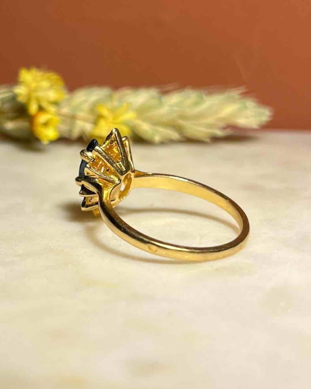 Bague Marguerite Saphir et Diamants "Léria" - Elliade Paris