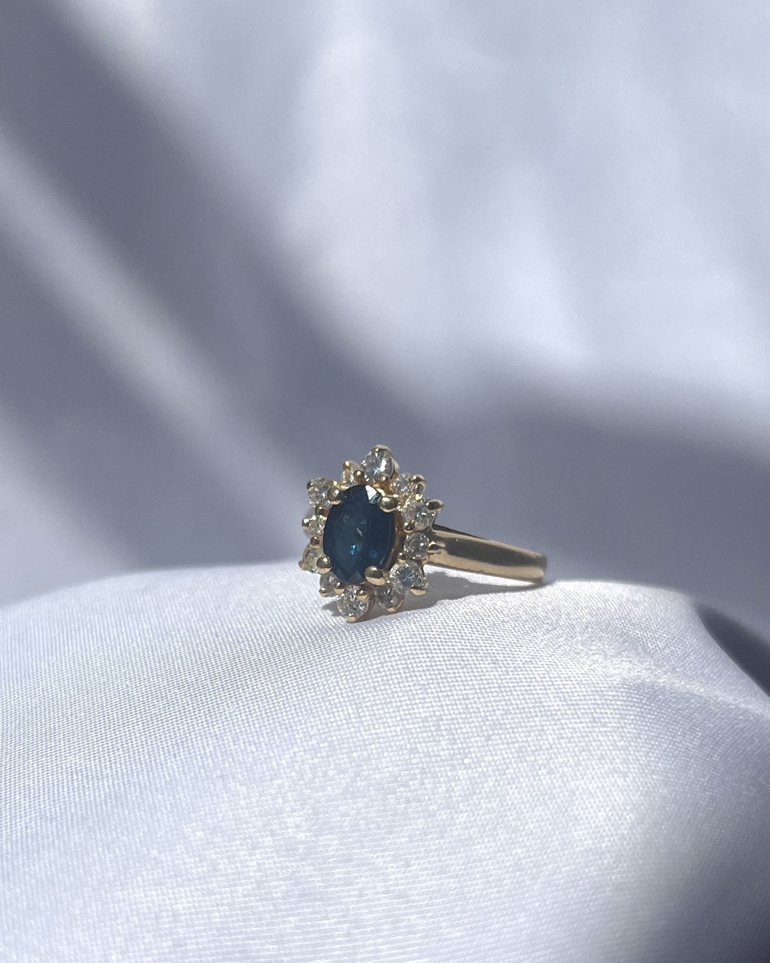 Bague marguerite saphir et diamants "Luna" - Elliade Paris