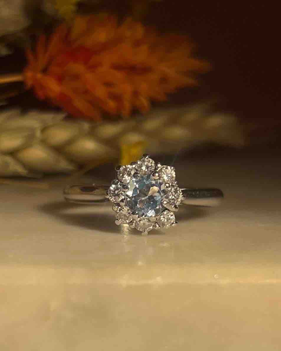 Bague Marguerite Topaze 0.70 Carat et 8 Diamants "Karla"