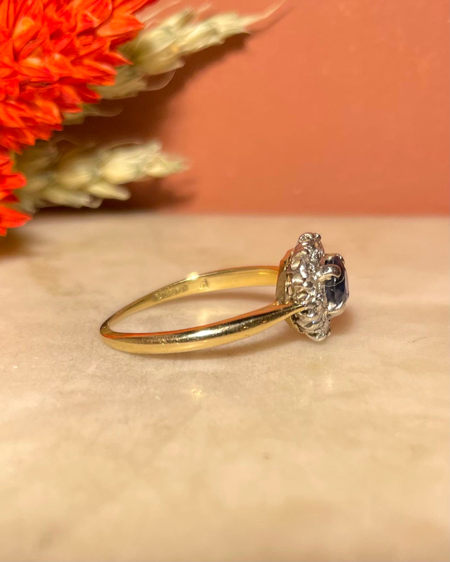 Anillo de zafiro margarita de 0,60 quilates y diamantes de 0,30 quilates "Ghaya"