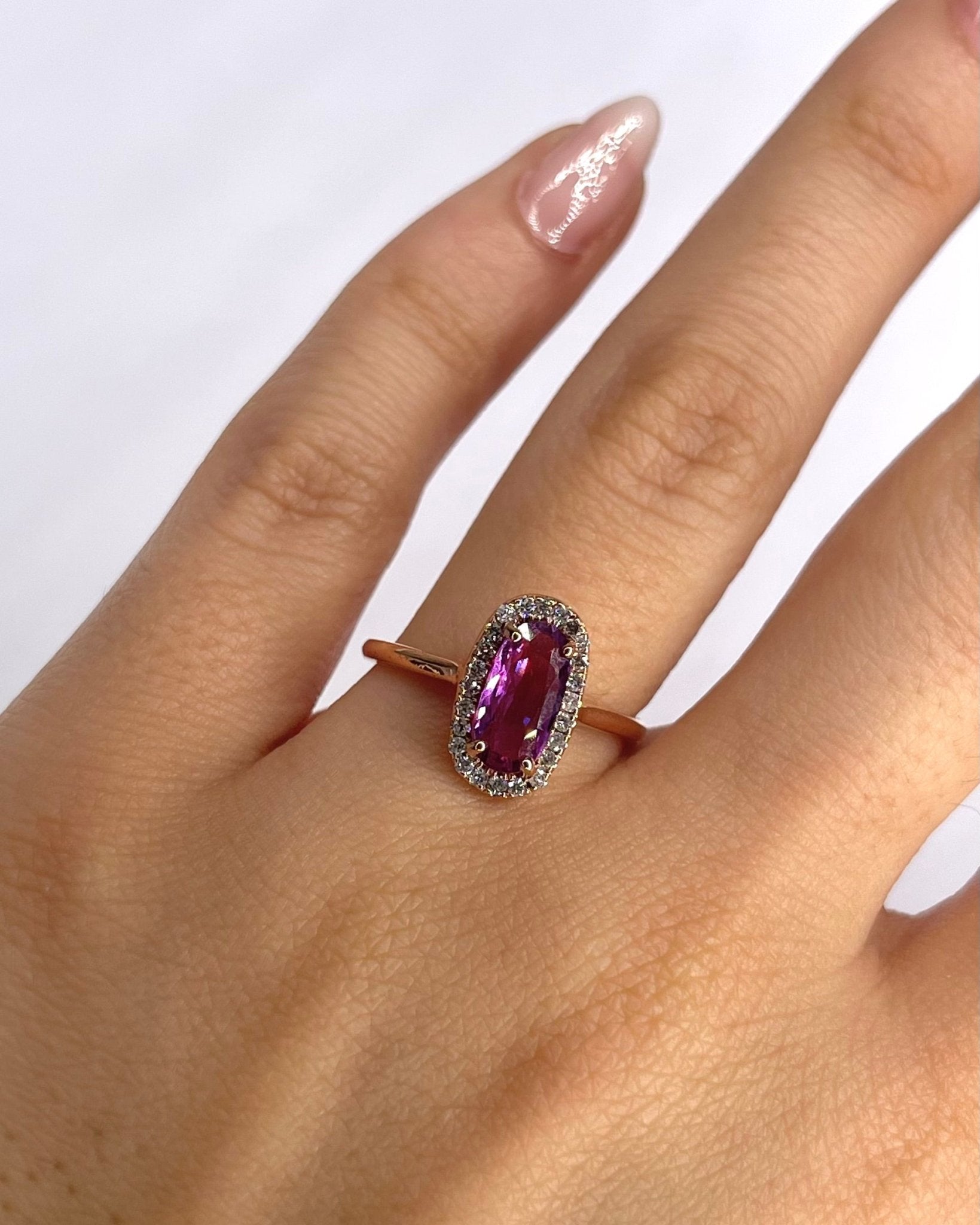 Bague Marguerite Saphir Groseille 1.15 carat & 24 Diamants "Zia" - Elliade Paris