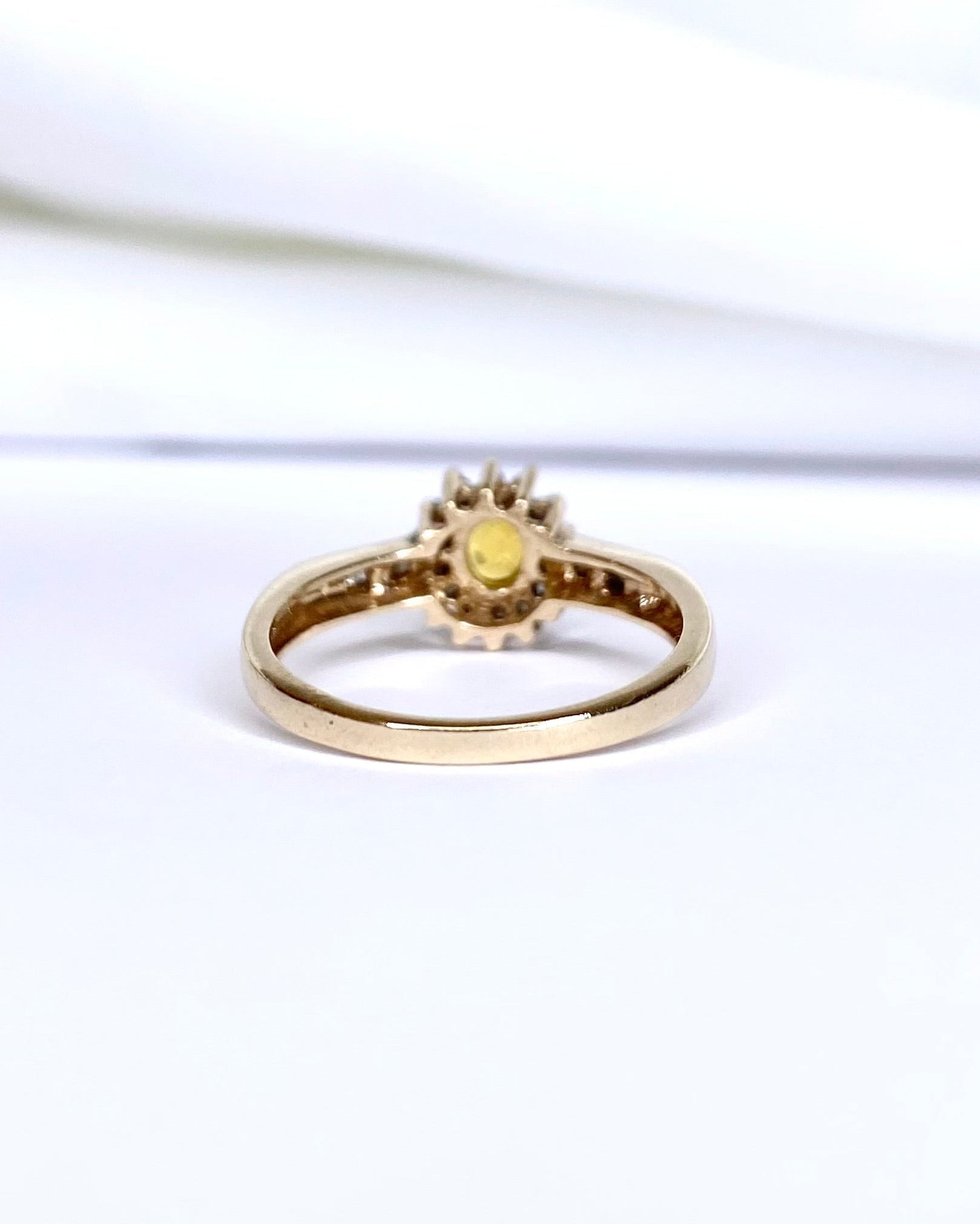 Bague Marguerite Saphir Jaune 0.54 carat & Diamants "Gaia" - Elliade Paris