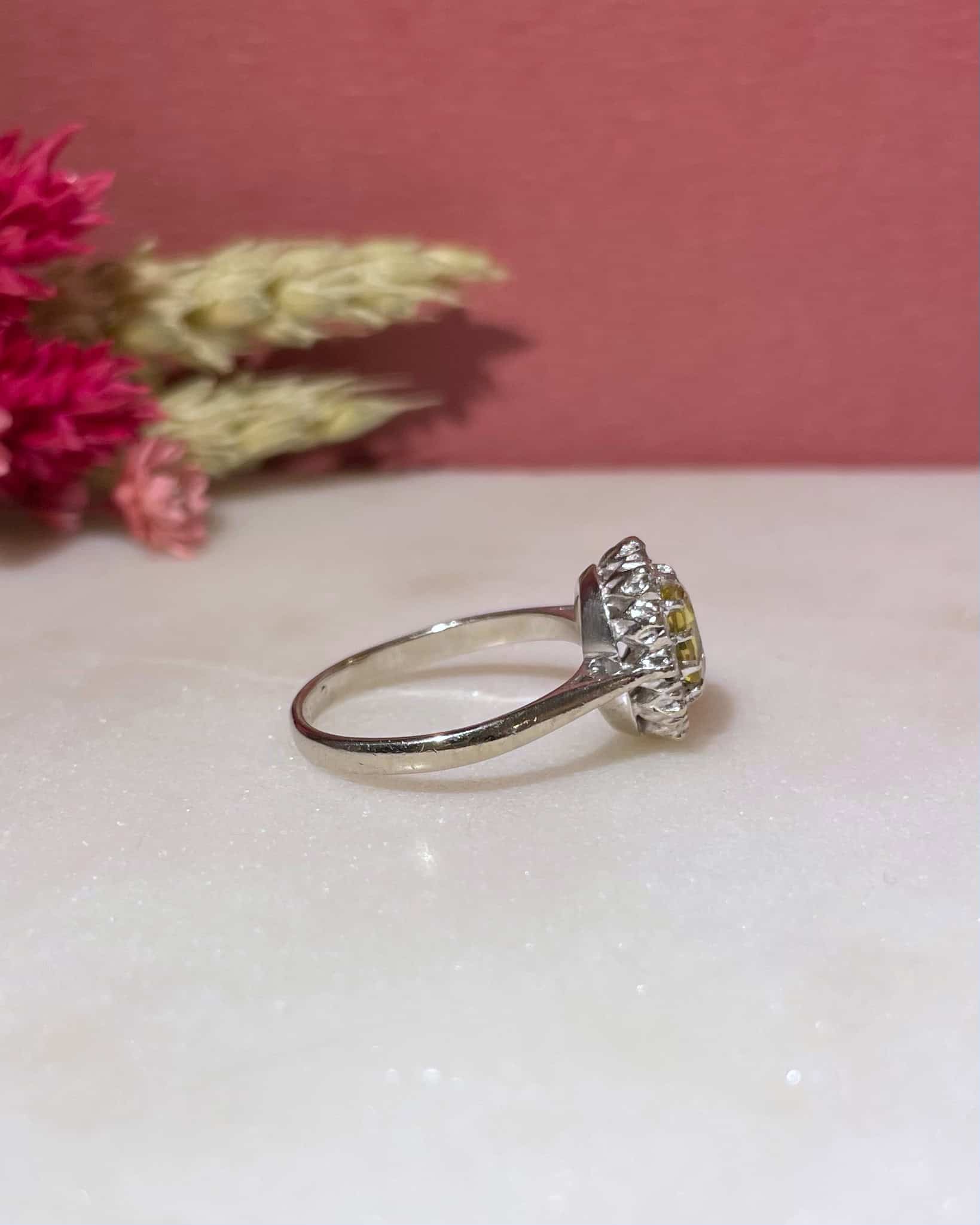 Bague Marguerite Saphir Jaune 0.70 carat & 12 Diamants "Yuri"