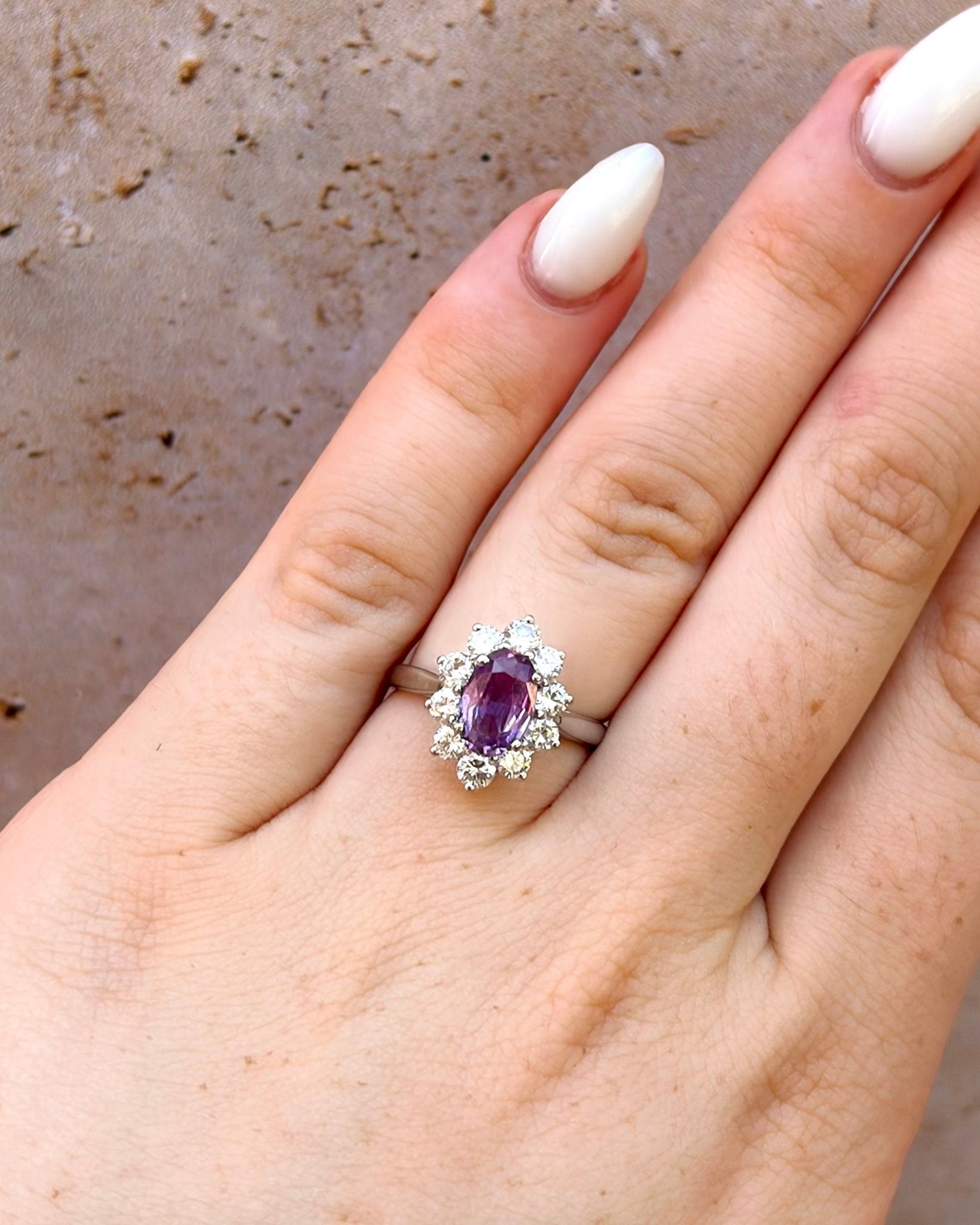 Bague Marguerite Saphir Lavande 1.20 carat & Diamants 0.70 carat "Amanda" - Elliade Paris