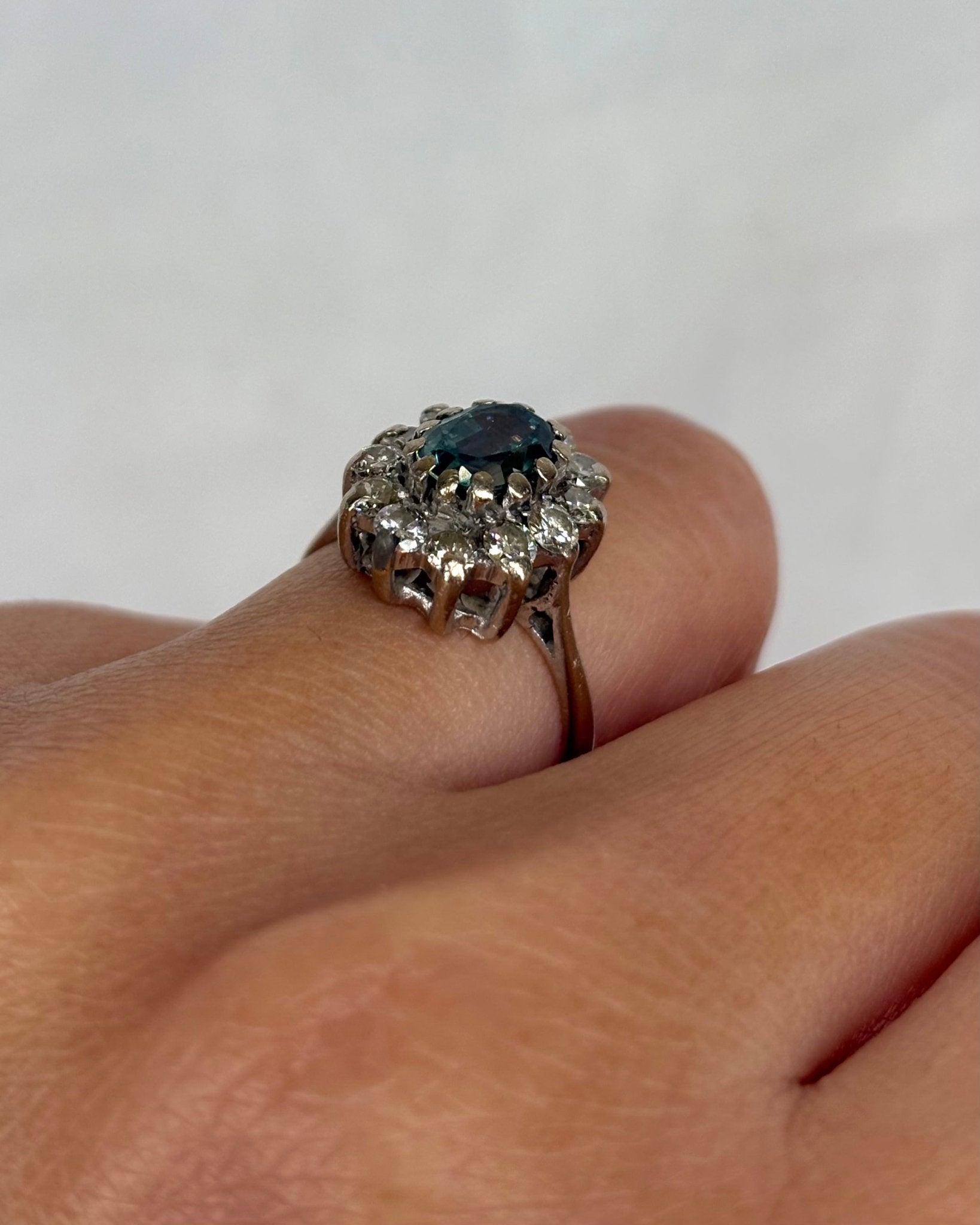 Bague Marguerite Saphir Pastel 1.40 carat & Diamants 0.60 carat "April" - Elliade Paris