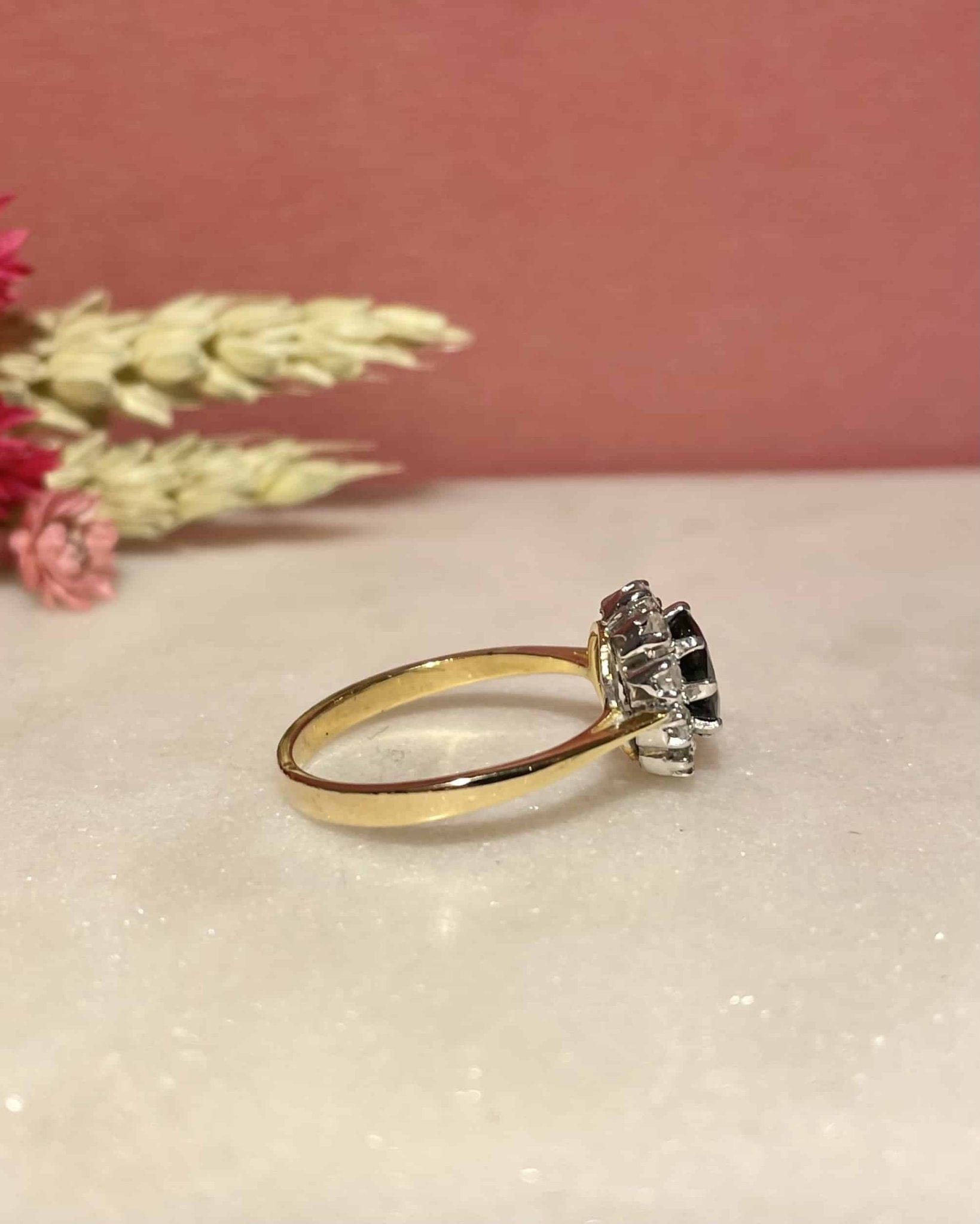 Bague Marguerite Saphir Reflet Vert 1 Carat & Diamants "Cecilia" - Elliade Paris