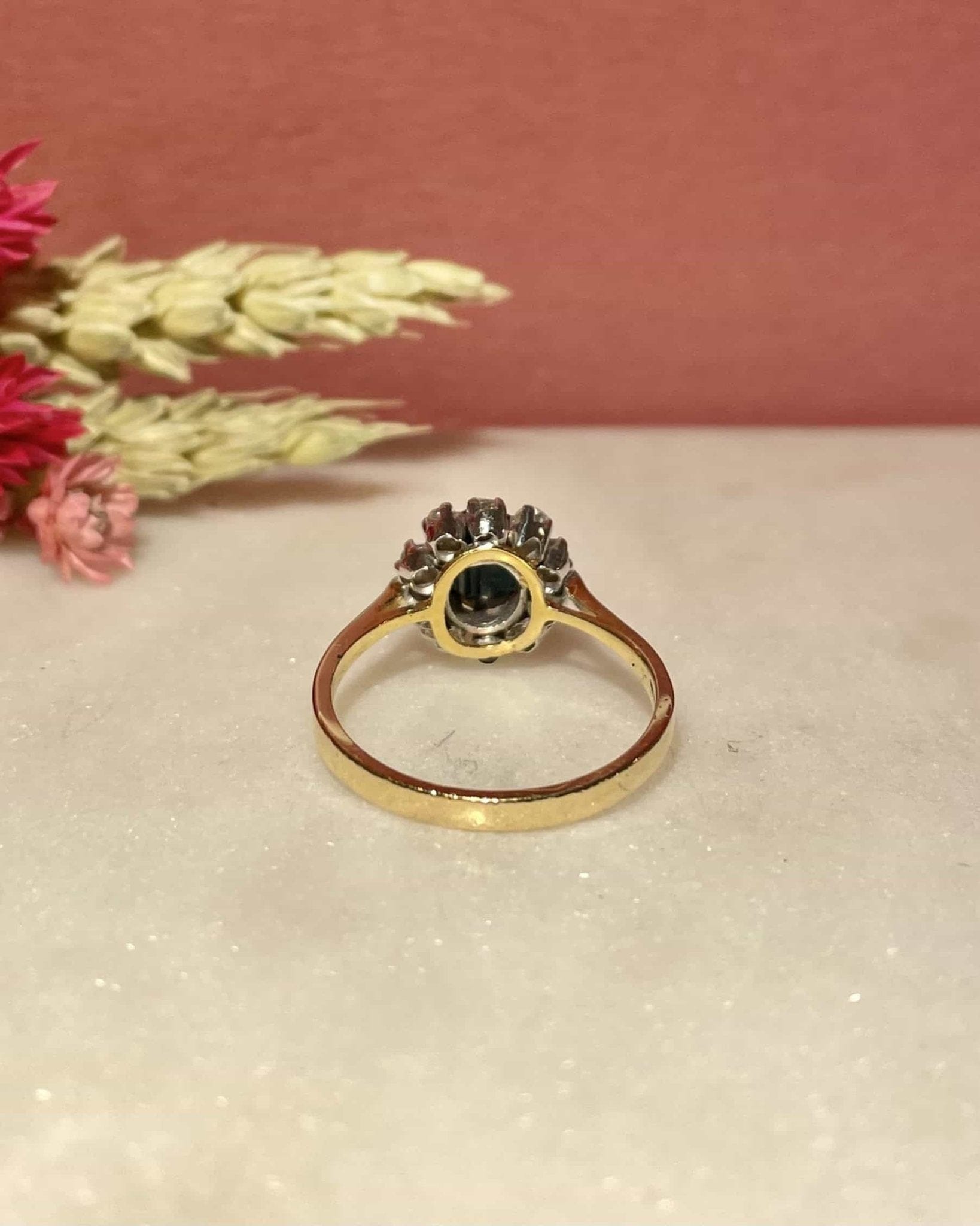 Bague Marguerite Saphir Reflet Vert 1 Carat & Diamants "Cecilia" - Elliade Paris