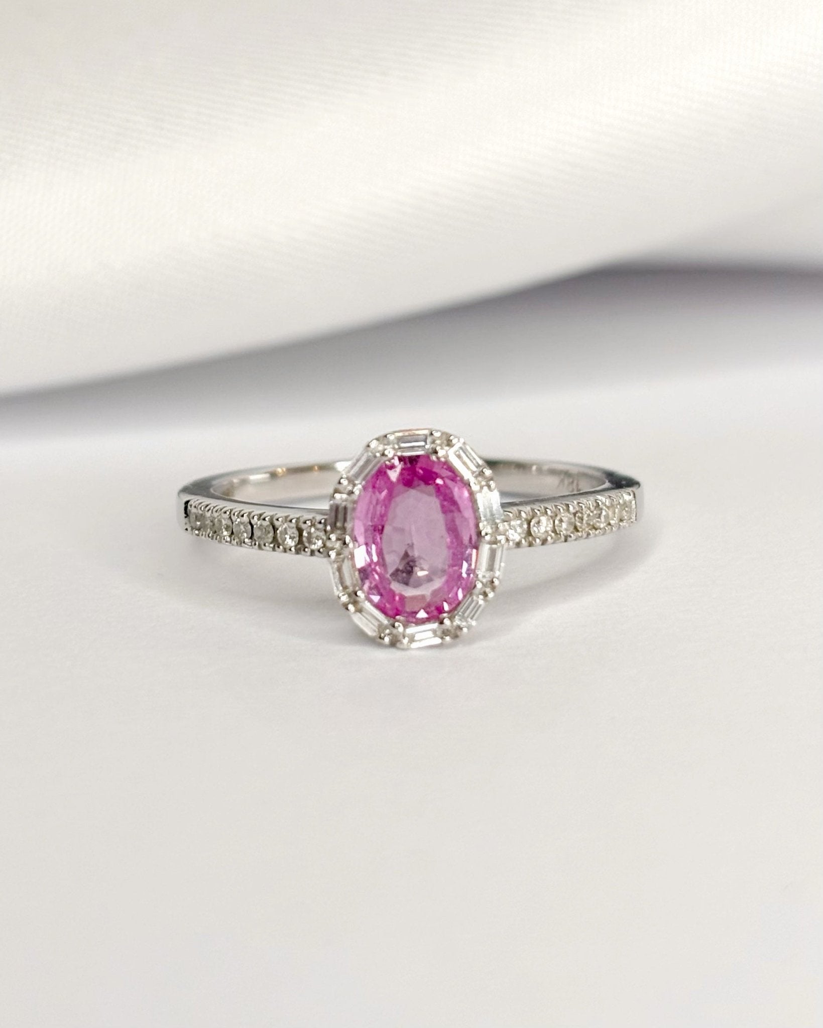 Bague Marguerite Saphir Rose 0.76 carat & Diamants "Elodie" - Elliade Paris