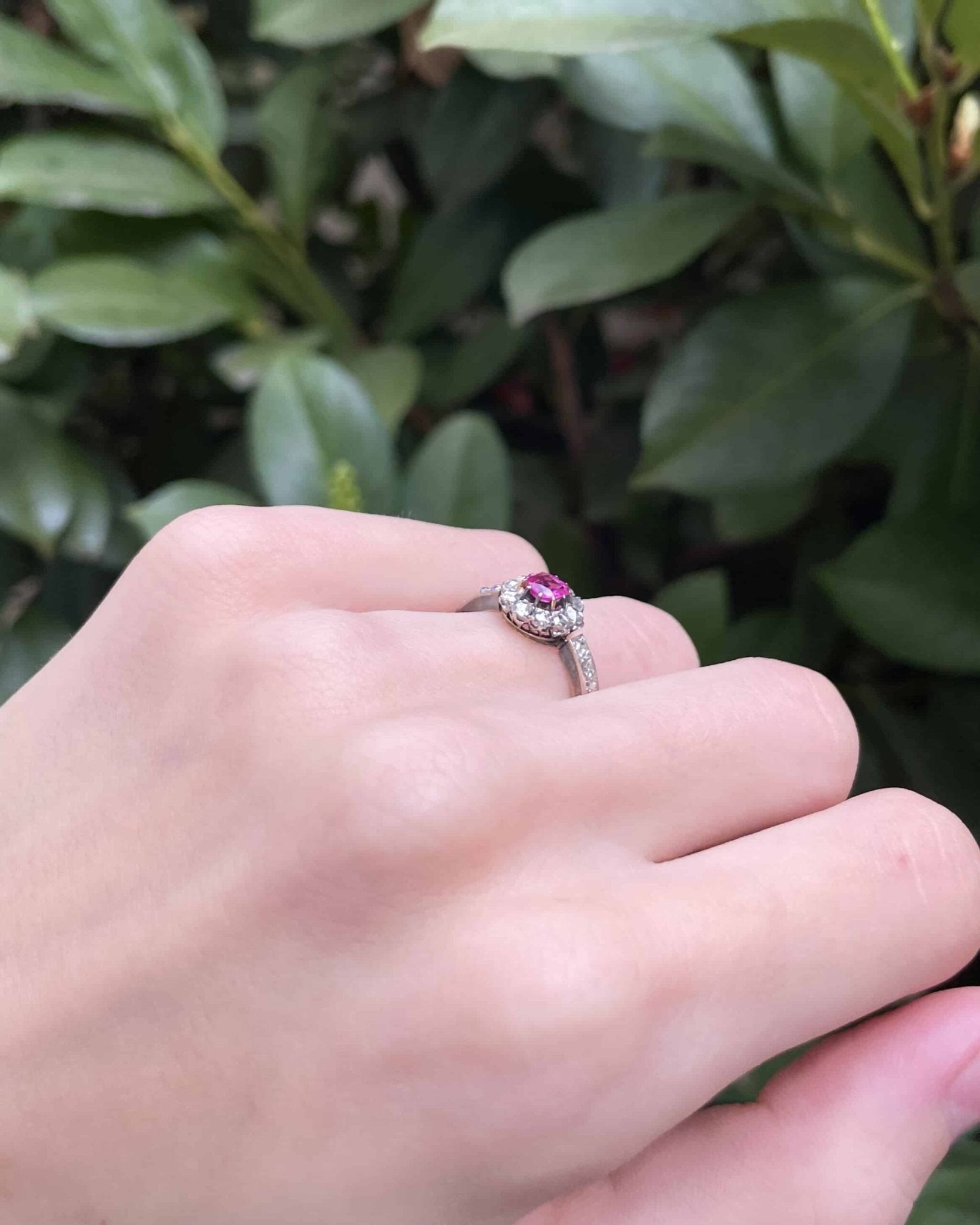 Bague Marguerite Saphir Rose & 16 Diamants "Fallon" - Elliade Paris