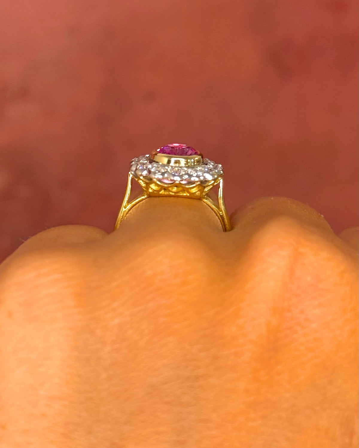 Bague Marguerite Saphir Rose 2.36 carats & Diamants 0.56 carat 4.93g "Léonie" - Elliade Paris