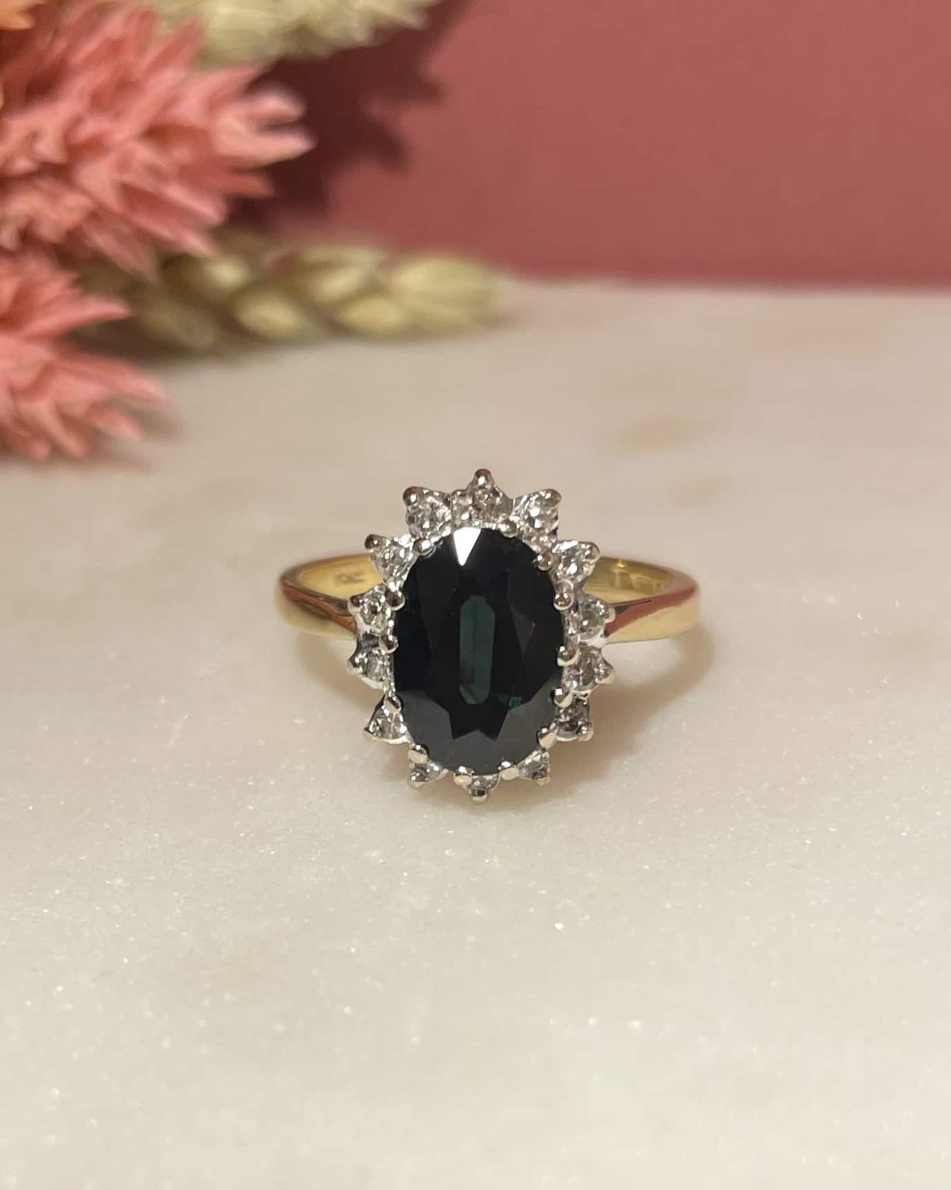 Bague Marguerite Saphir Vert 1.70 carat & Diamants "Helena" - Elliade Paris