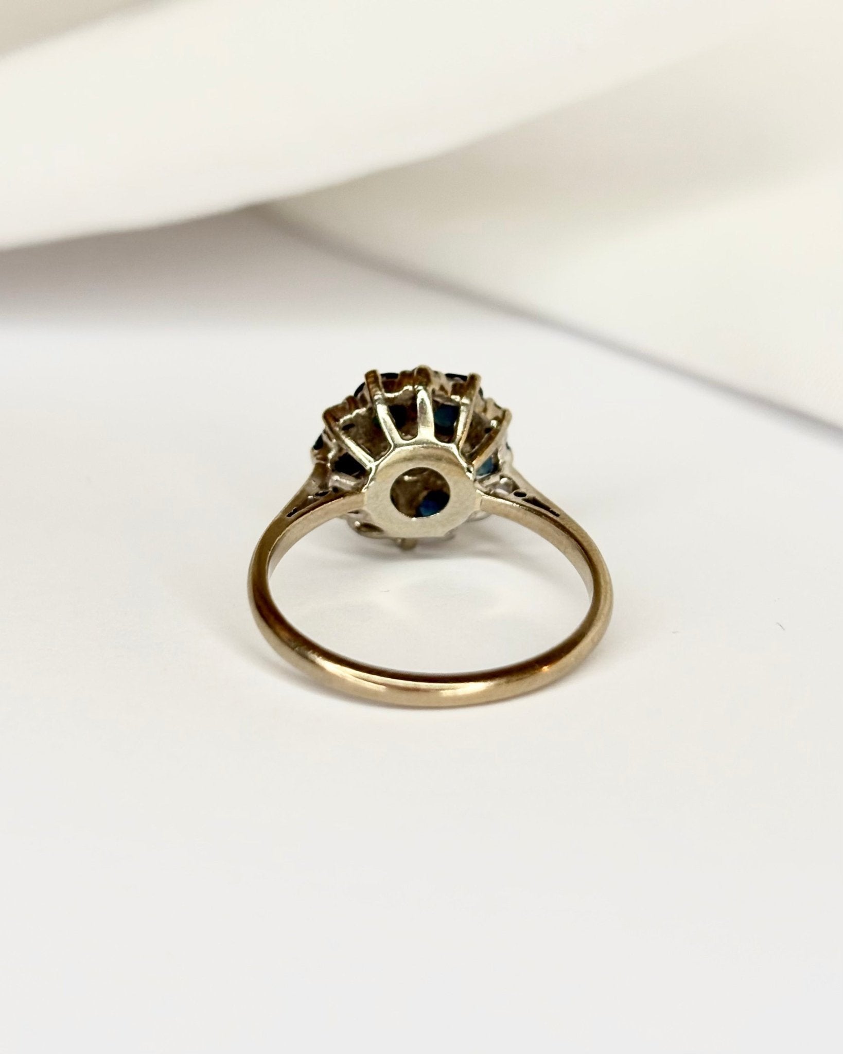Bague Marguerite Saphirs 1.20 carat & 7 Diamants "Ayline" - Elliade Paris