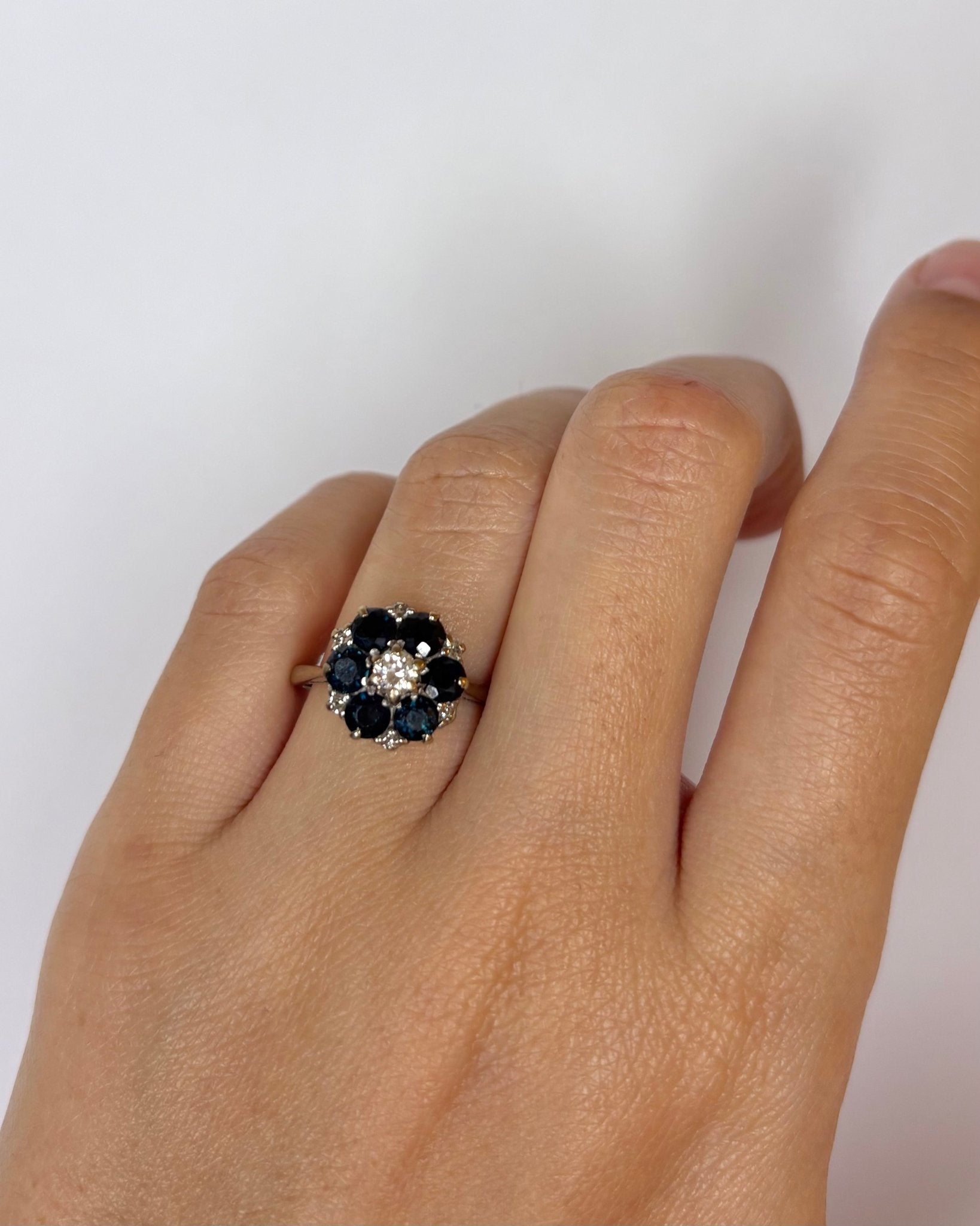 Bague Marguerite Saphirs 1.20 carat & 7 Diamants "Ayline" - Elliade Paris