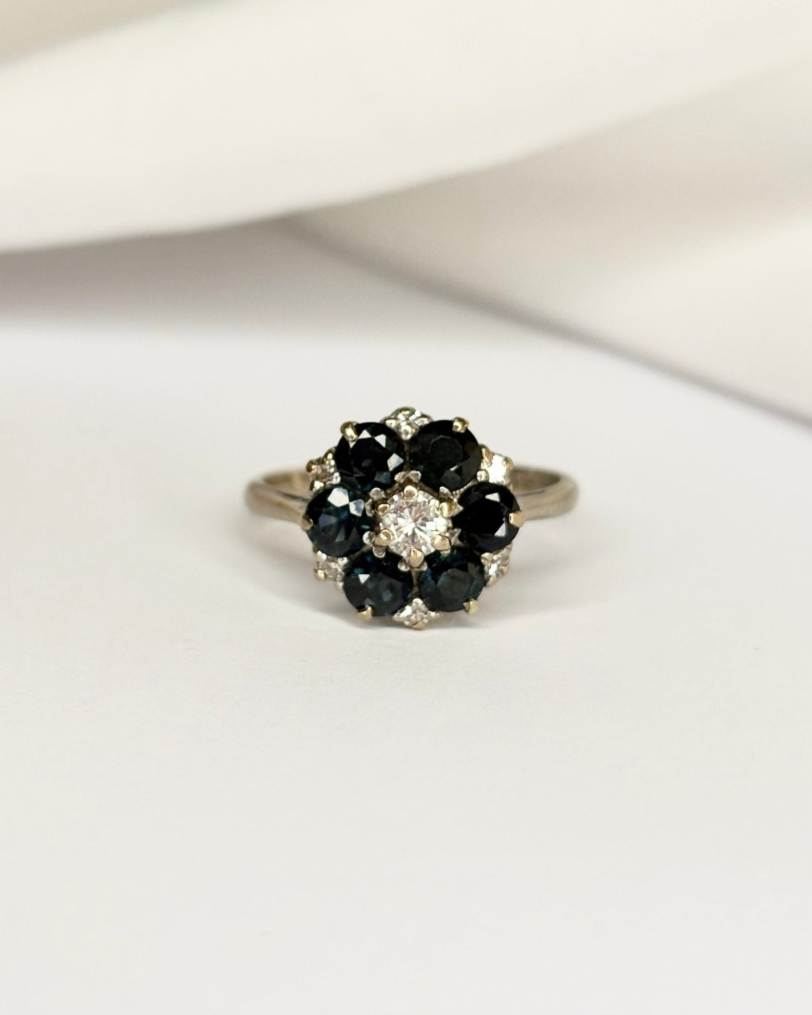 Bague Marguerite Saphirs 1.20 carat & 7 Diamants "Ayline" - Elliade Paris