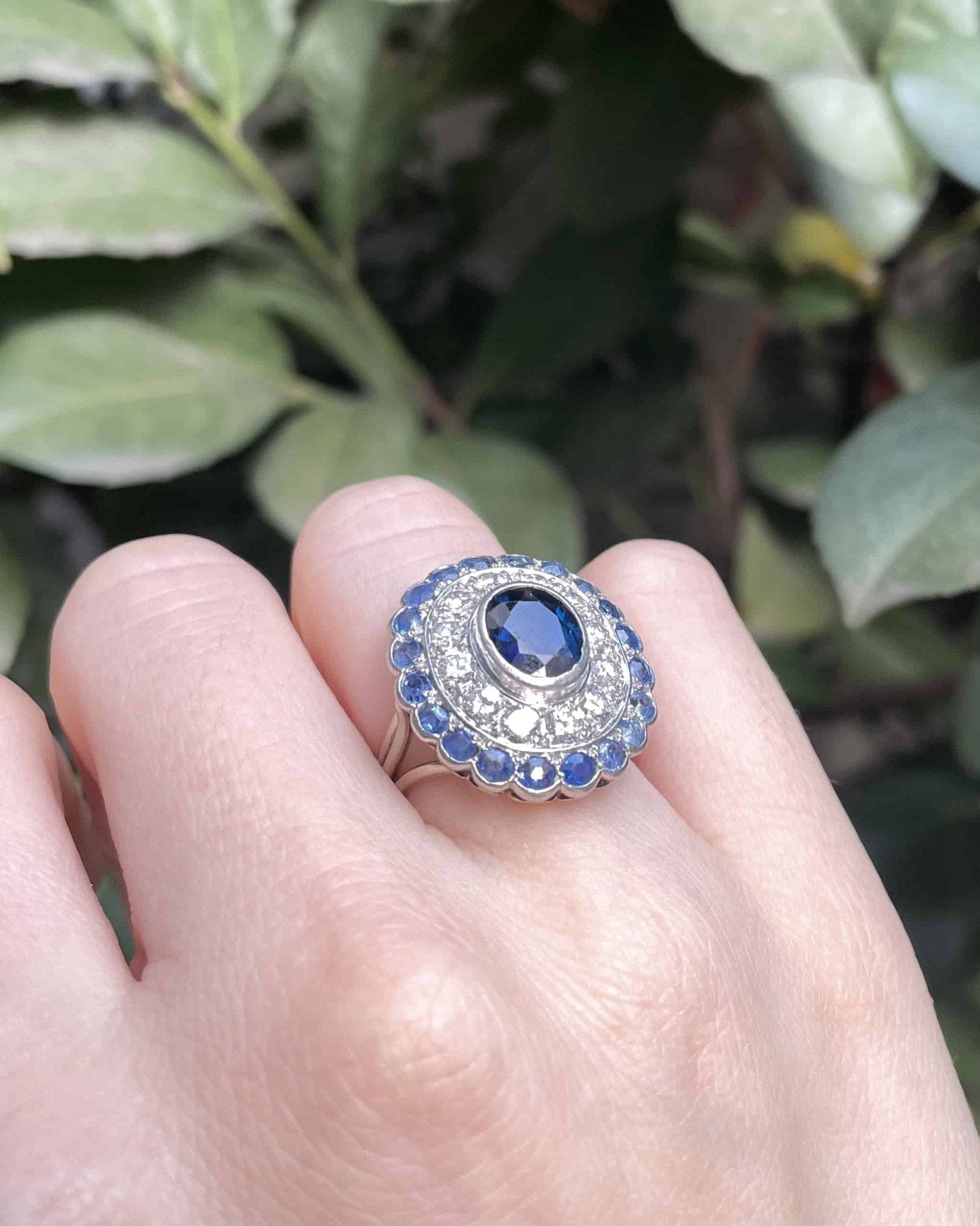 Bague Marguerite Saphirs 3.90 carats & Diamants 1 carat "Leanne" - Elliade Paris