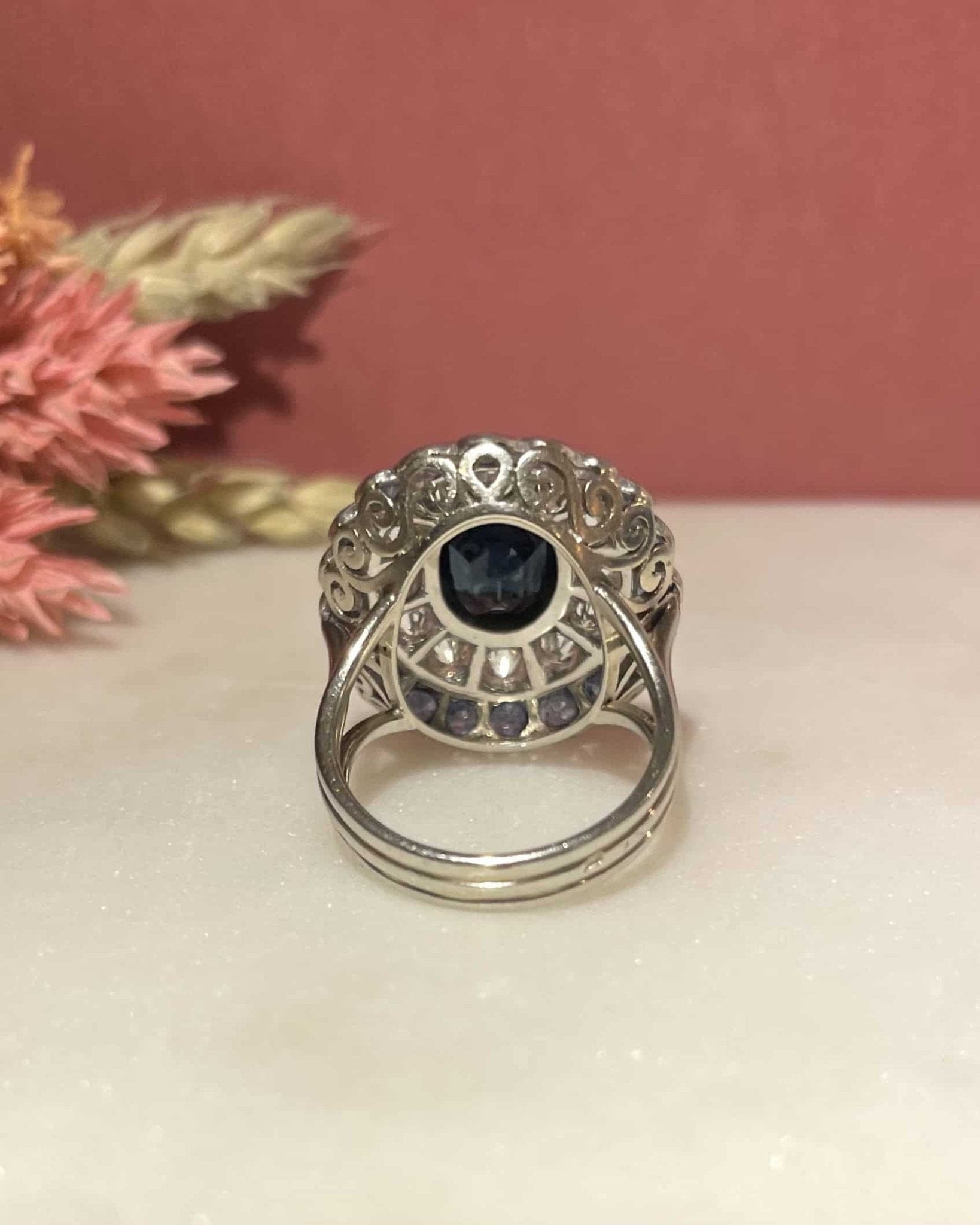 Bague Marguerite Saphirs 3.90 carats & Diamants 1 carat "Leanne" - Elliade Paris