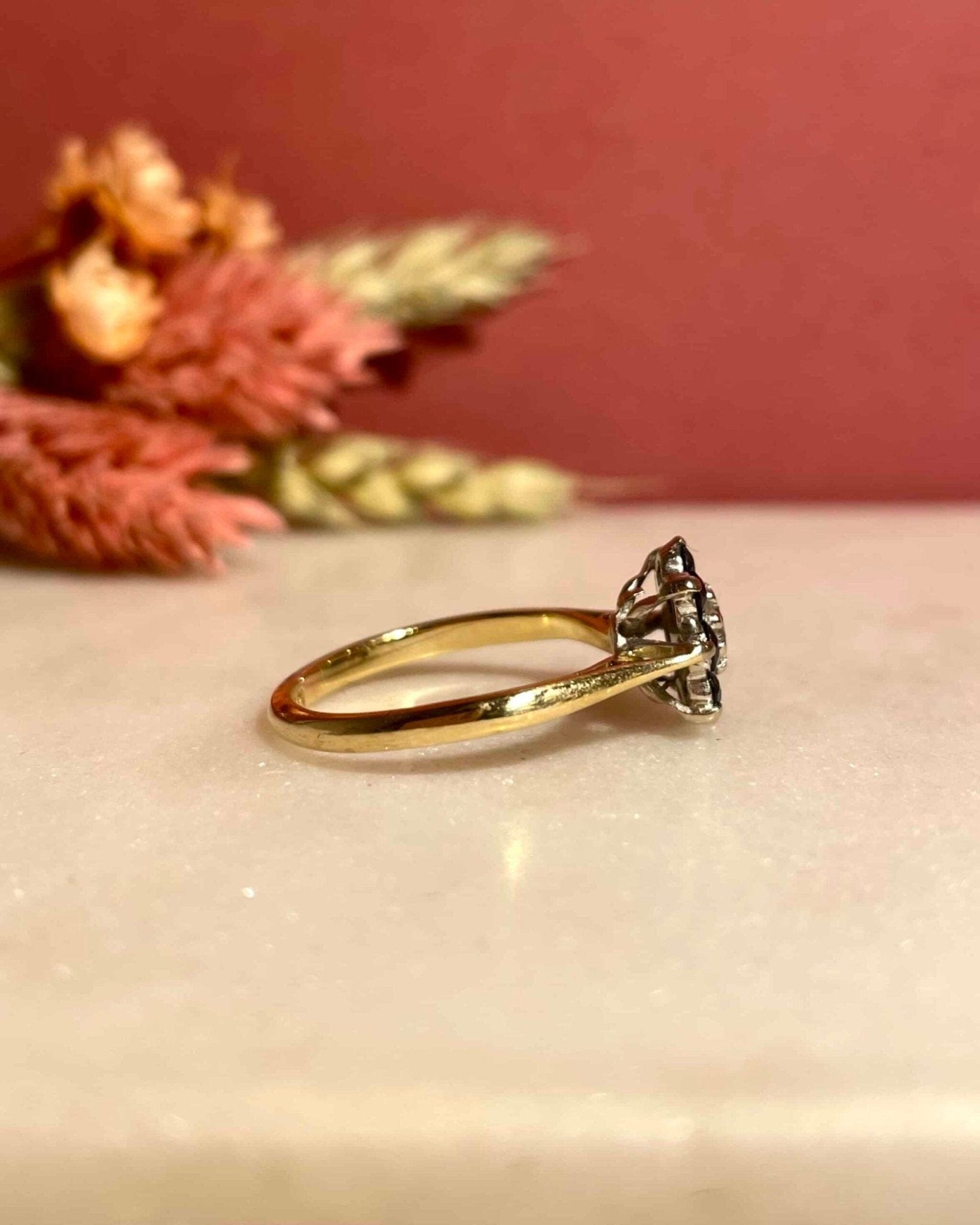 Bague Marguerite Saphirs coeur Diamant 0.20 carat "Sofia " - Elliade Paris