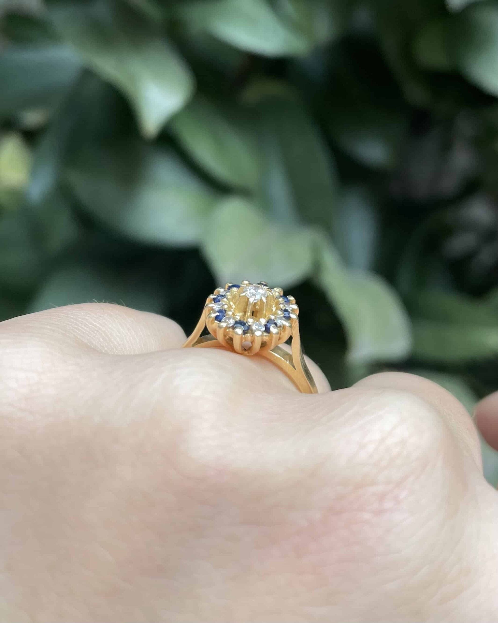 Anillo "Adèle" con zafiros y margaritas de diamantes
