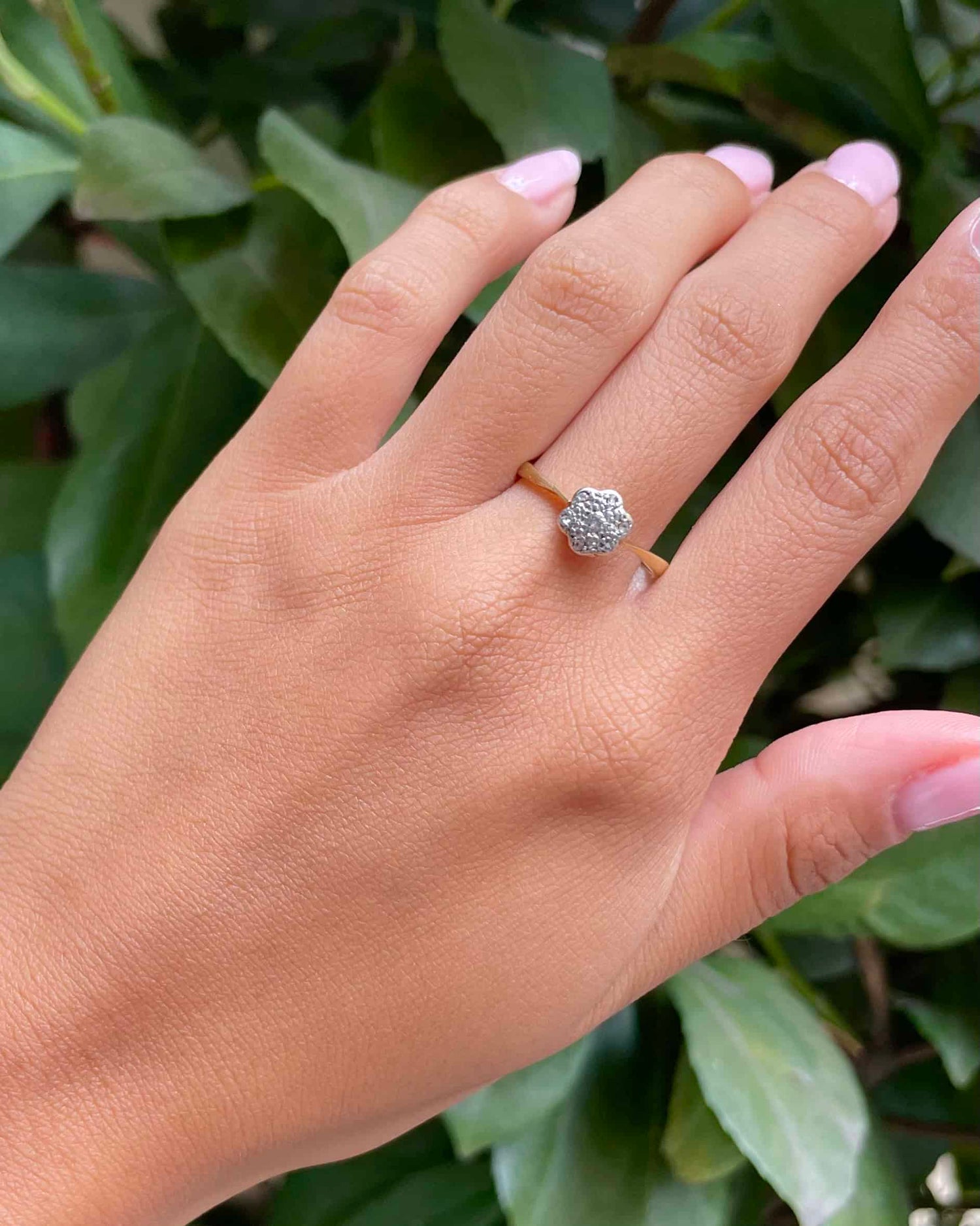Anillo Art Déco con margaritas de diamantes "Samantha"
