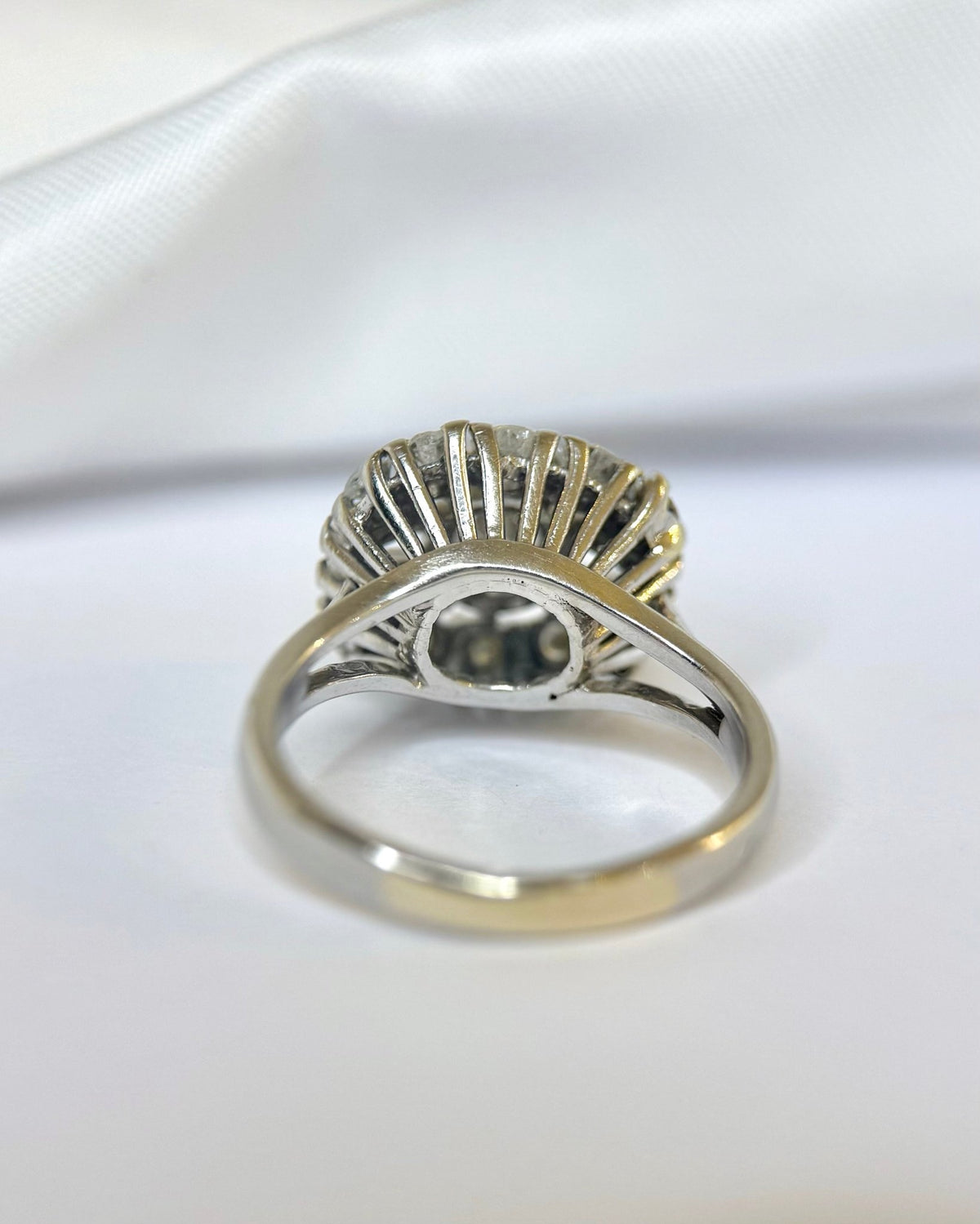 Bague Marguerite Style Art-Déco Diamants 1.05 carat "Wolfgang" - Elliade Paris